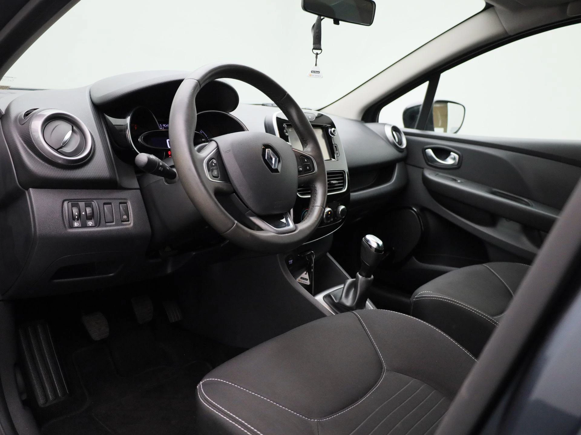 Renault-Clio-image-28