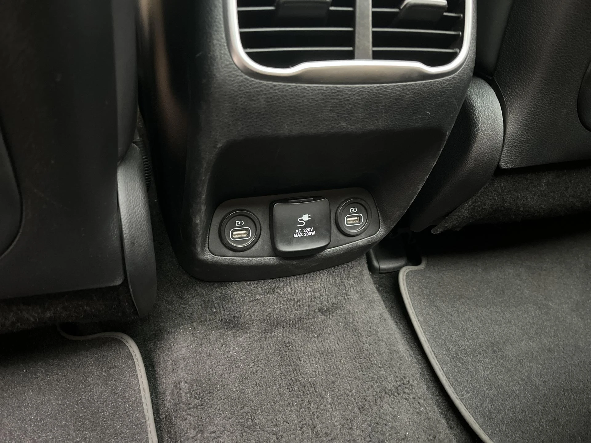 Hyundai-Santa Fe-image-20