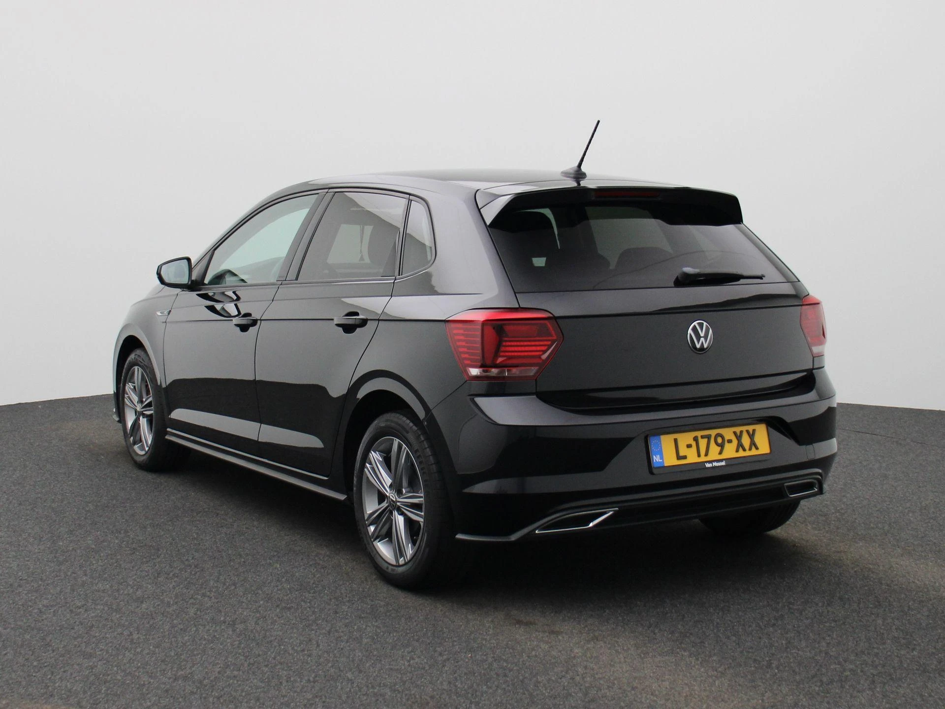 Volkswagen-Polo-image-1