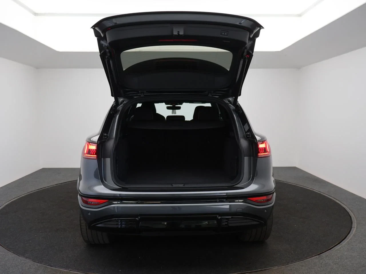 Audi SQ6 e-tron SQ6 e-Tron QUATTRO 100kWh 489PK *AUTOMAAT*SPORTZETELS*LEDER*360° CAMERA*PDC*CRUISE*NAVI*APP-CONNECT*...*