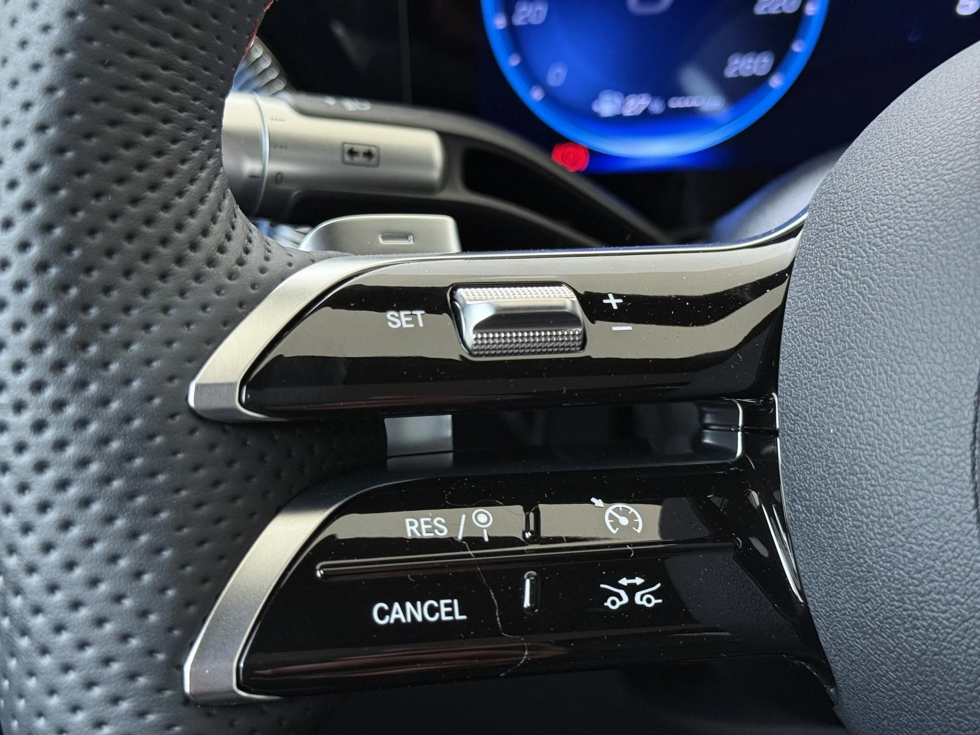 Mercedes-Benz-CLA-image-11