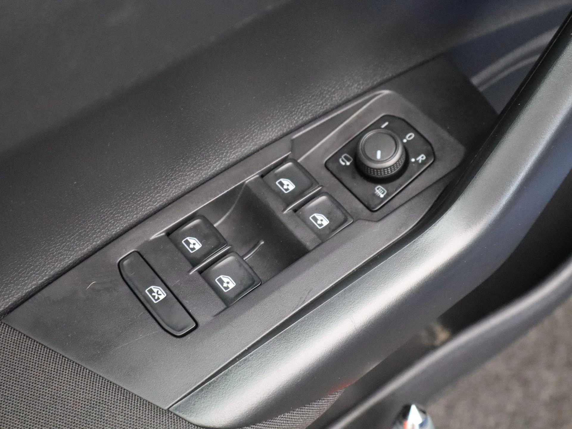 Volkswagen-Polo-image-27
