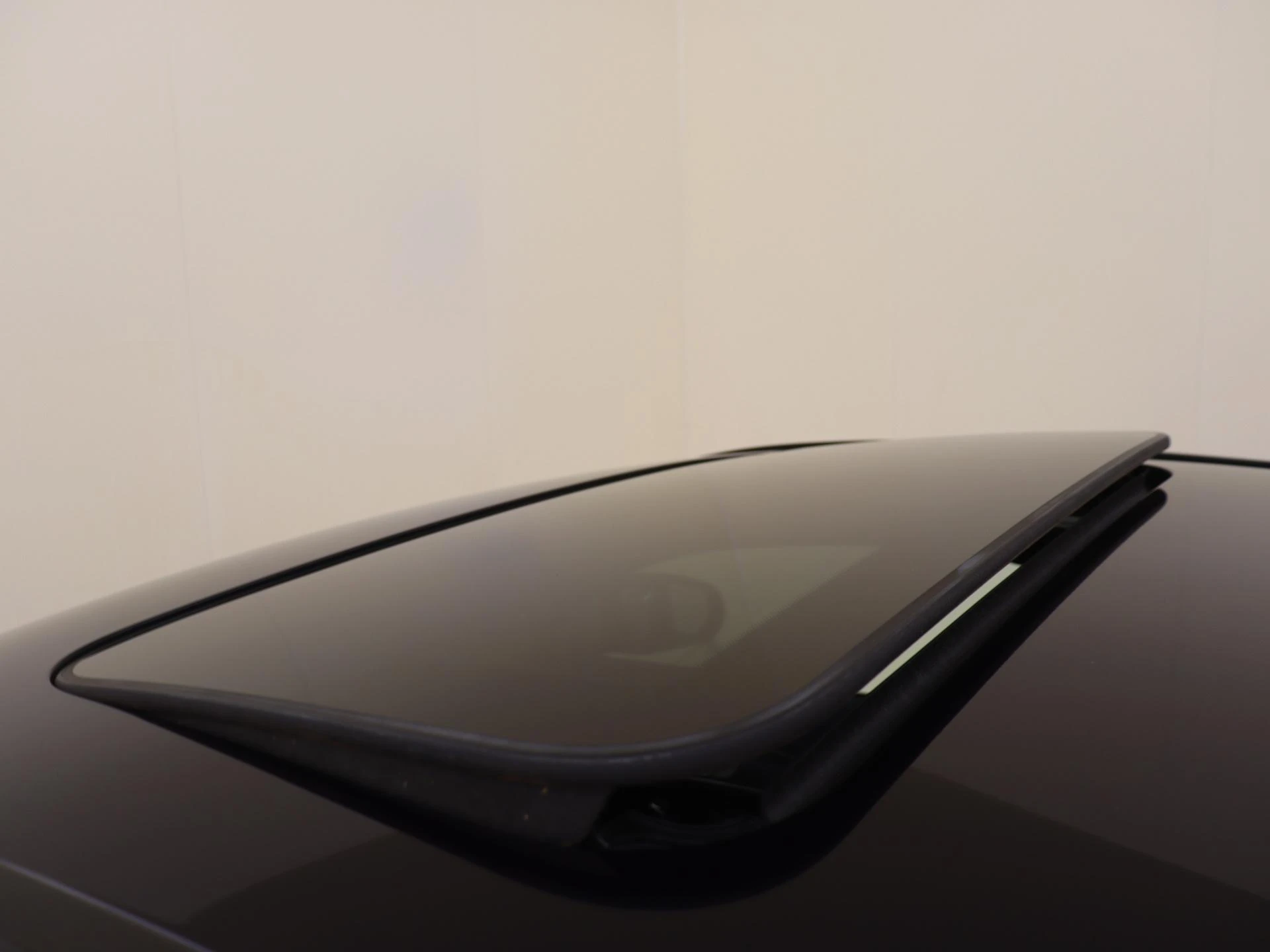 Mercedes-Benz-EQC-image-28
