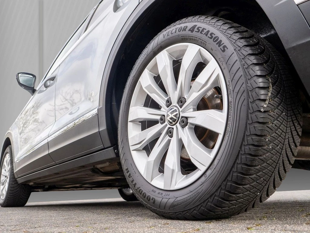 Volkswagen T-Roc 1.5 TSI DSG Sport *Navi*AHK*Kessy*ACC*PDC*Climatronic*Sitzhzg*