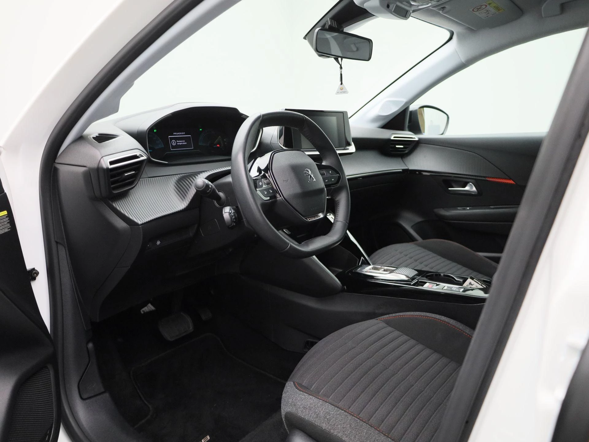 Peugeot-e-208-image-26