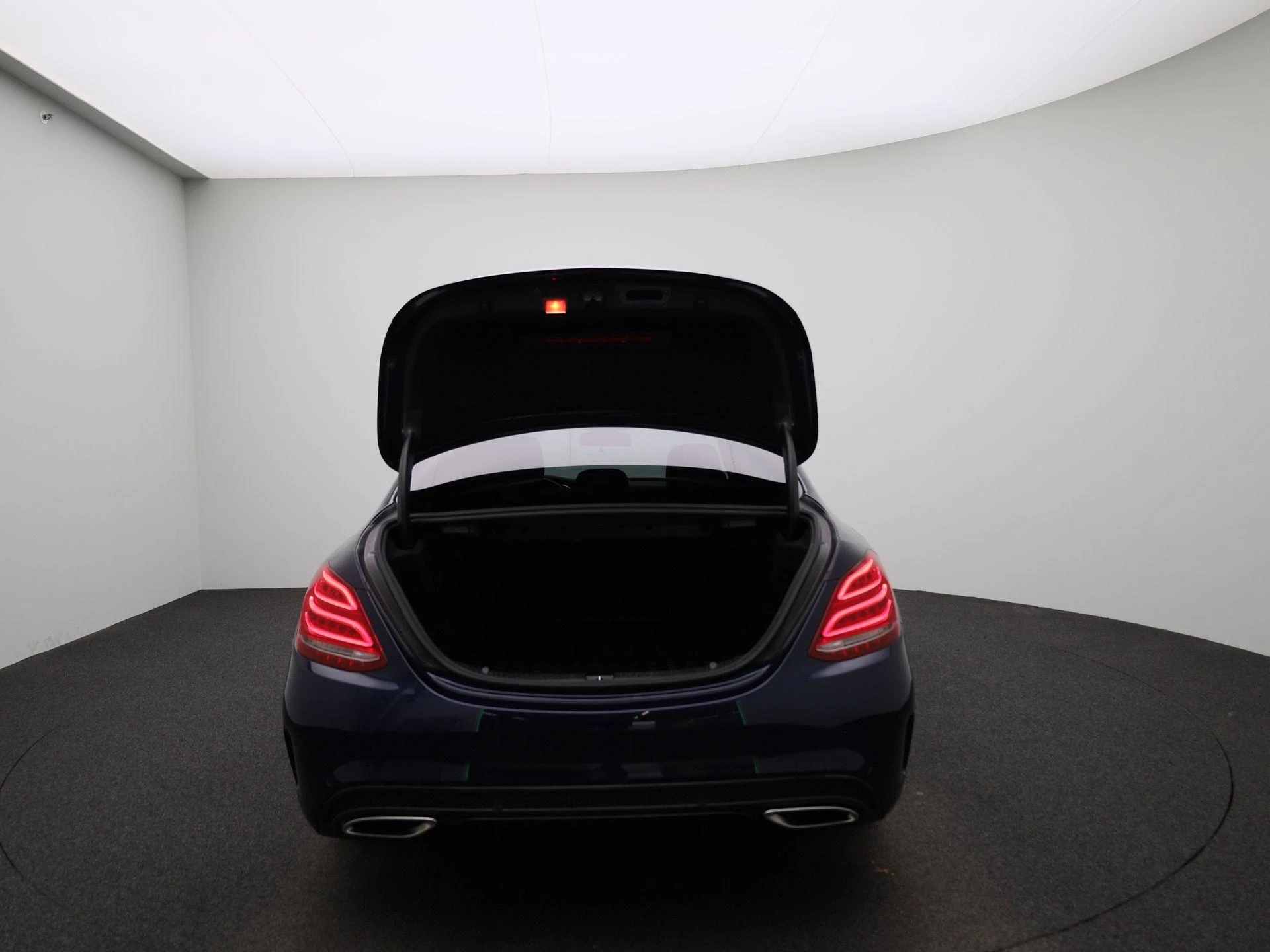 Mercedes-Benz-C-Klasse-image-10