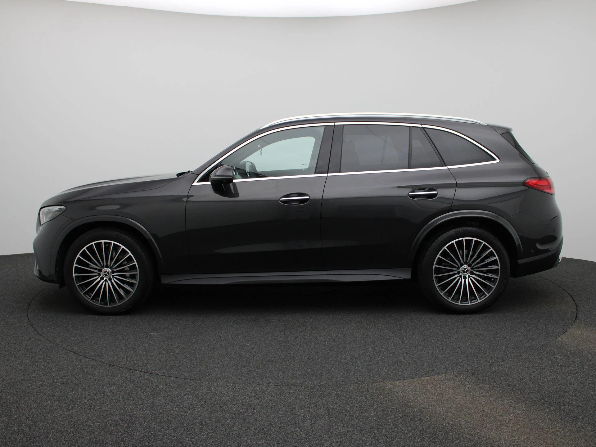 Mercedes-Benz-GLC-image-3