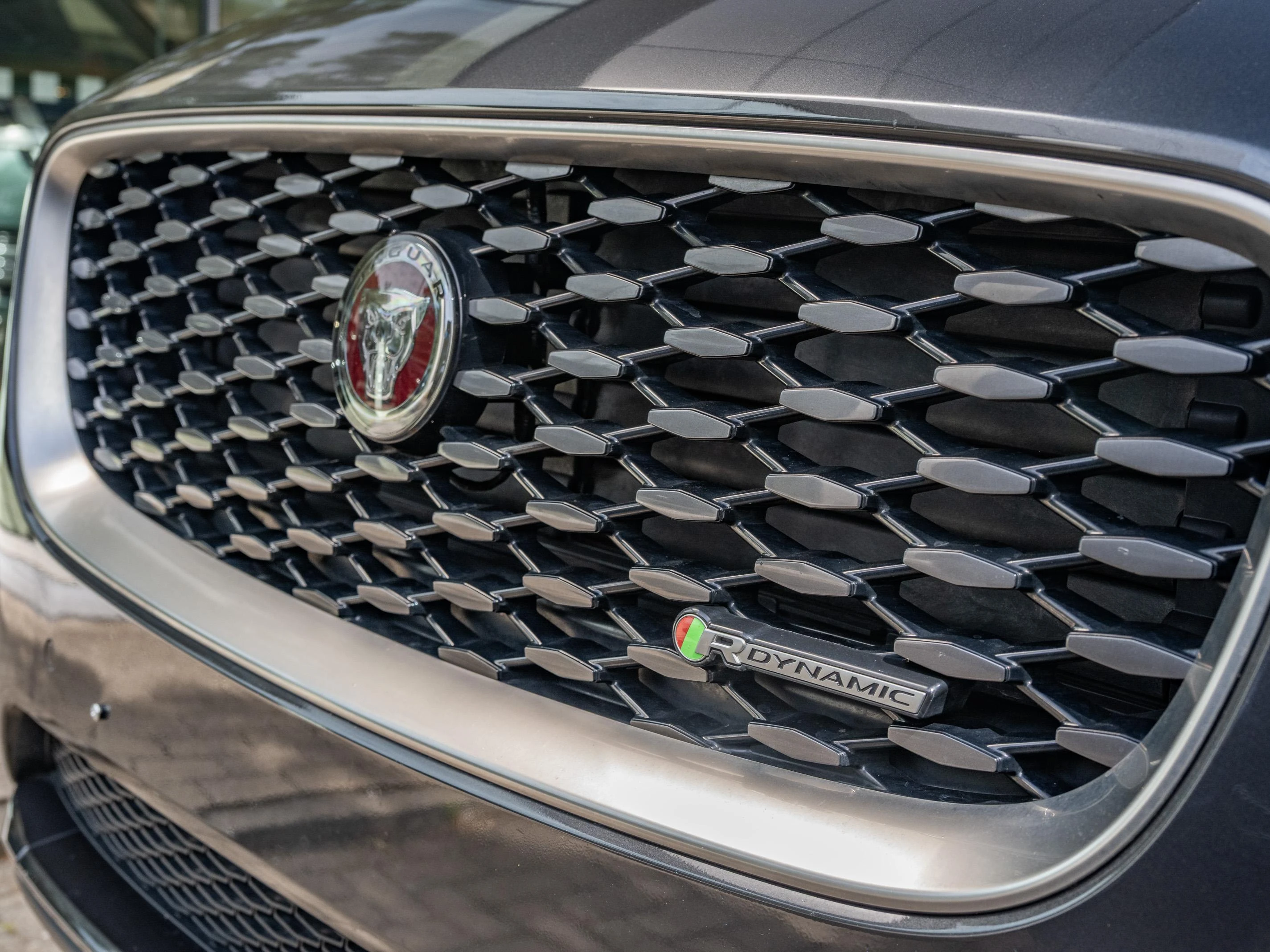 Jaguar E-PACE P300e R-Dynamic S
