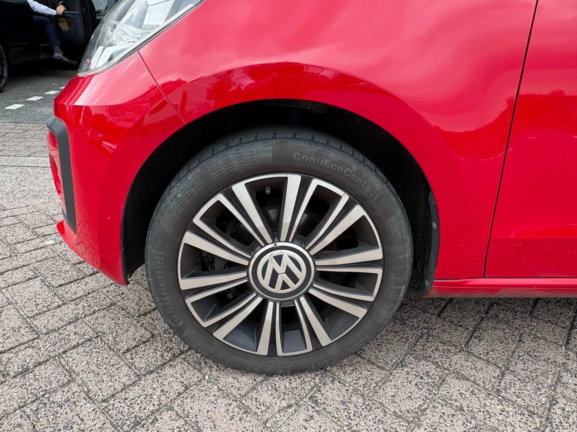 Volkswagen-up!-image-2