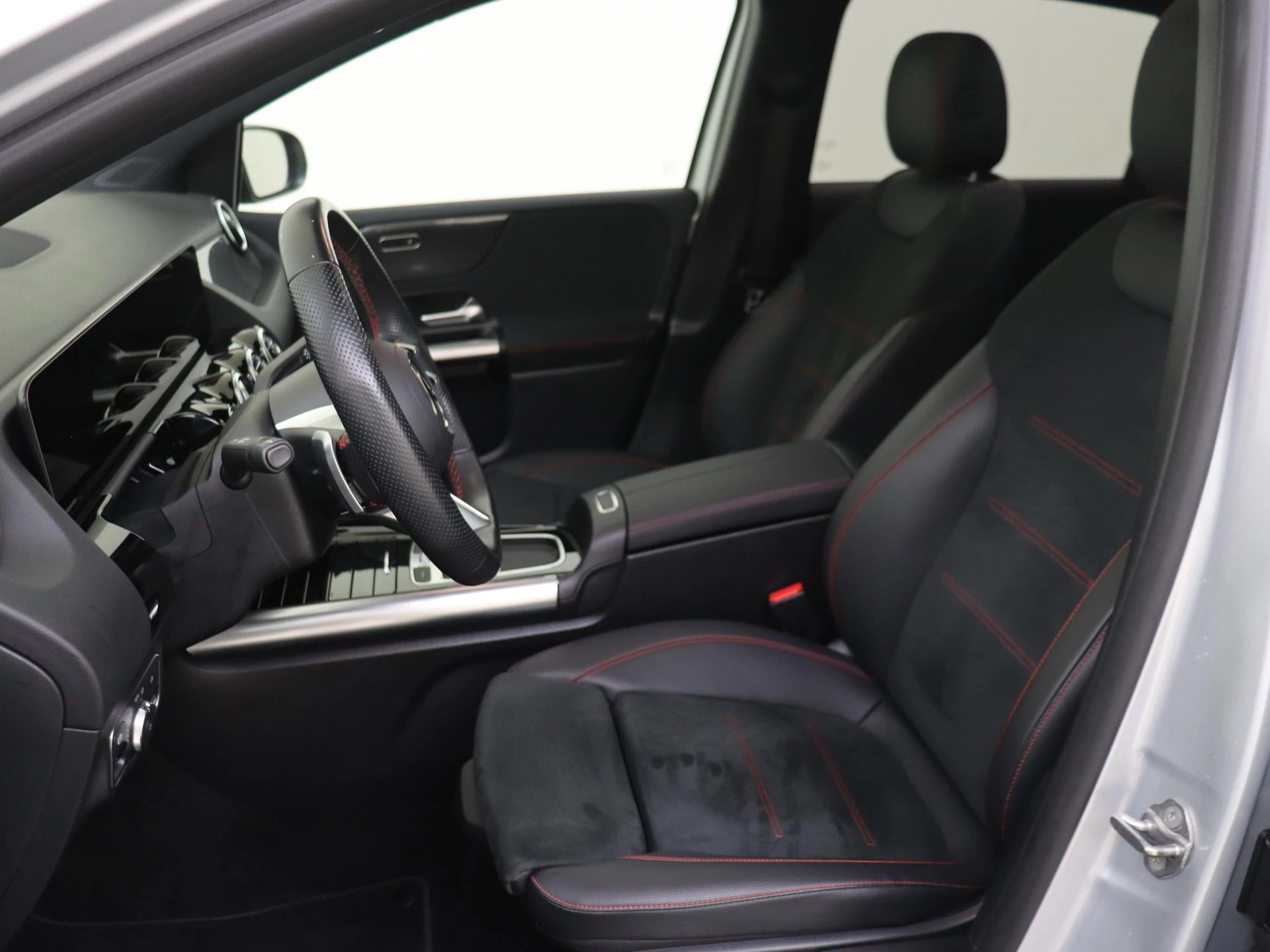 Mercedes-Benz-B-Klasse-image-13
