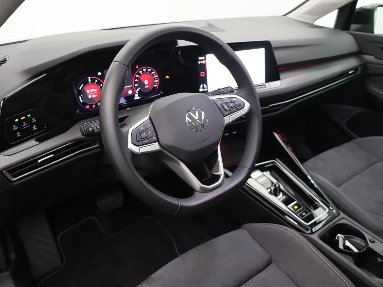 Volkswagen-Golf-image-9
