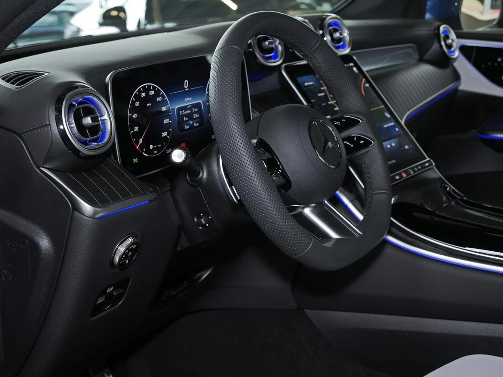 Mercedes-Benz-GLC 220 d-image-6