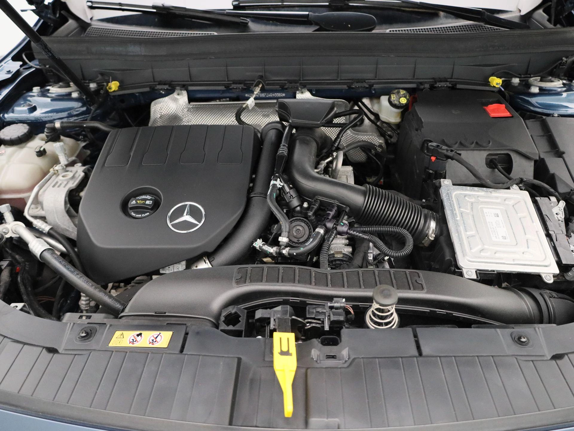 Mercedes-Benz GLB 200 LUXURY LINE + LEDER + PANO + 7-ZIT + CARPLAY +