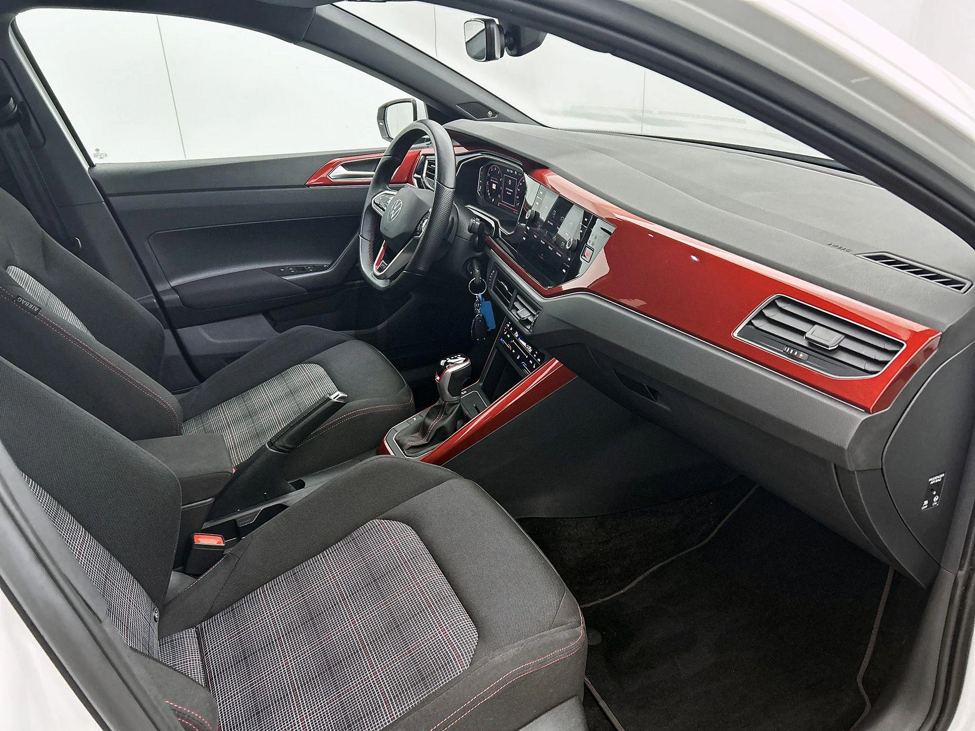Volkswagen-Polo-image-23