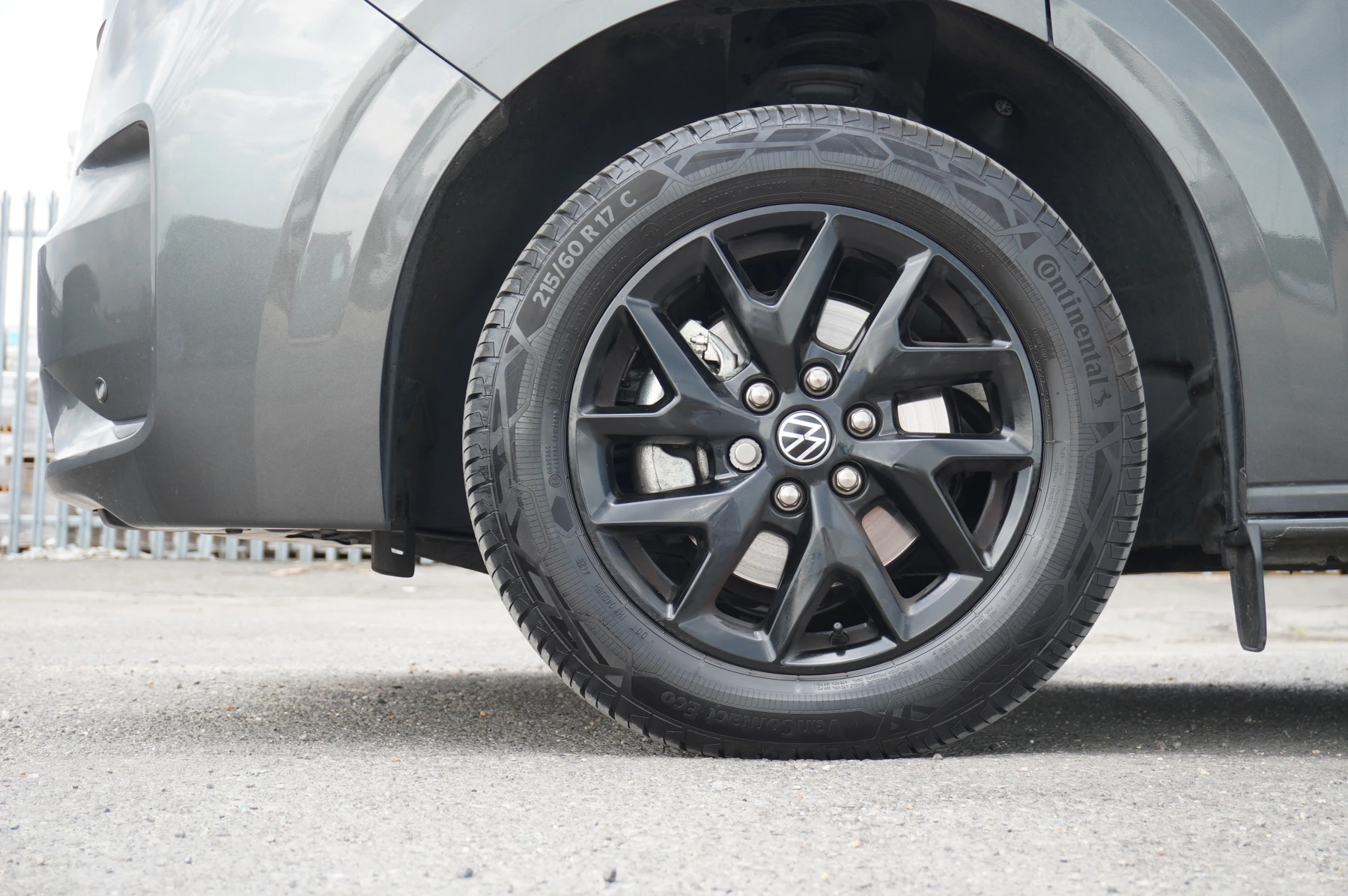 Volkswagen-Transporter-image-4