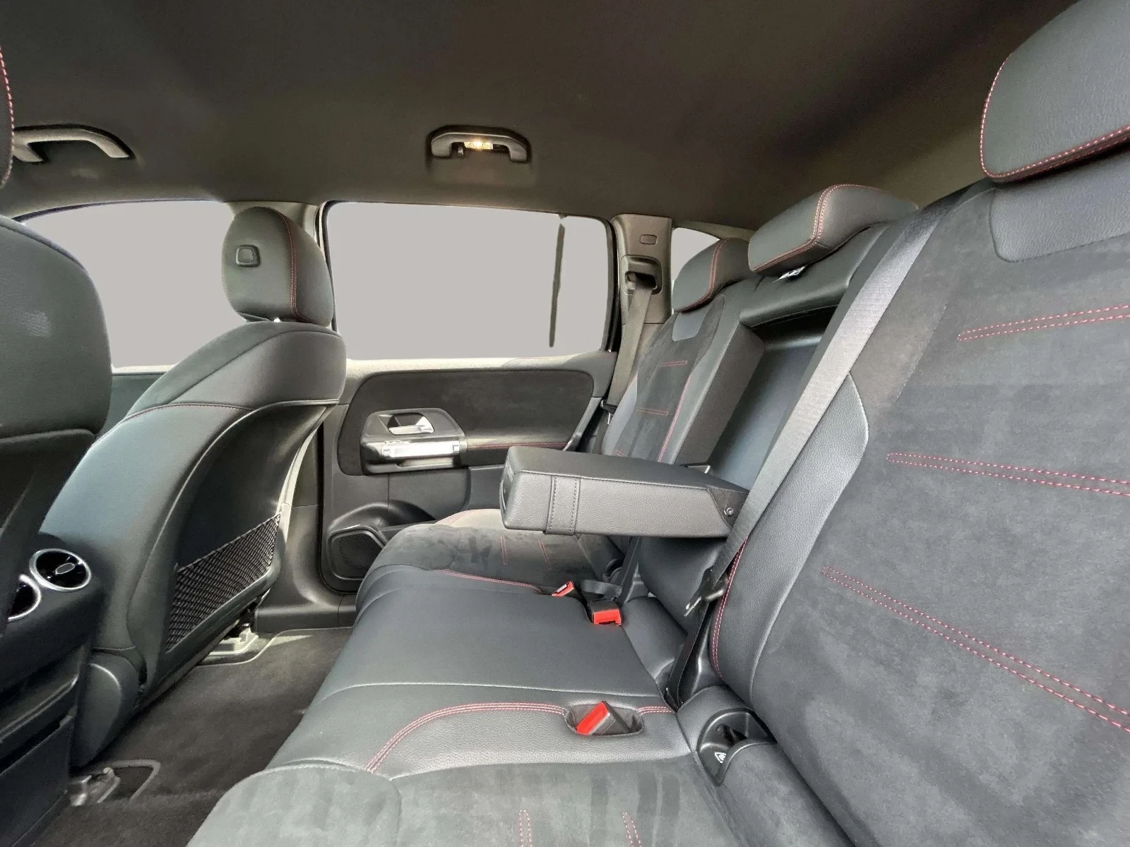 Mercedes-Benz-EQB-image-19