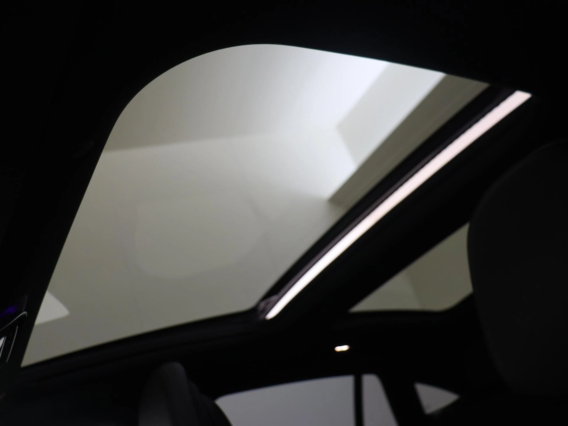 Mercedes-Benz-EQE-image-29