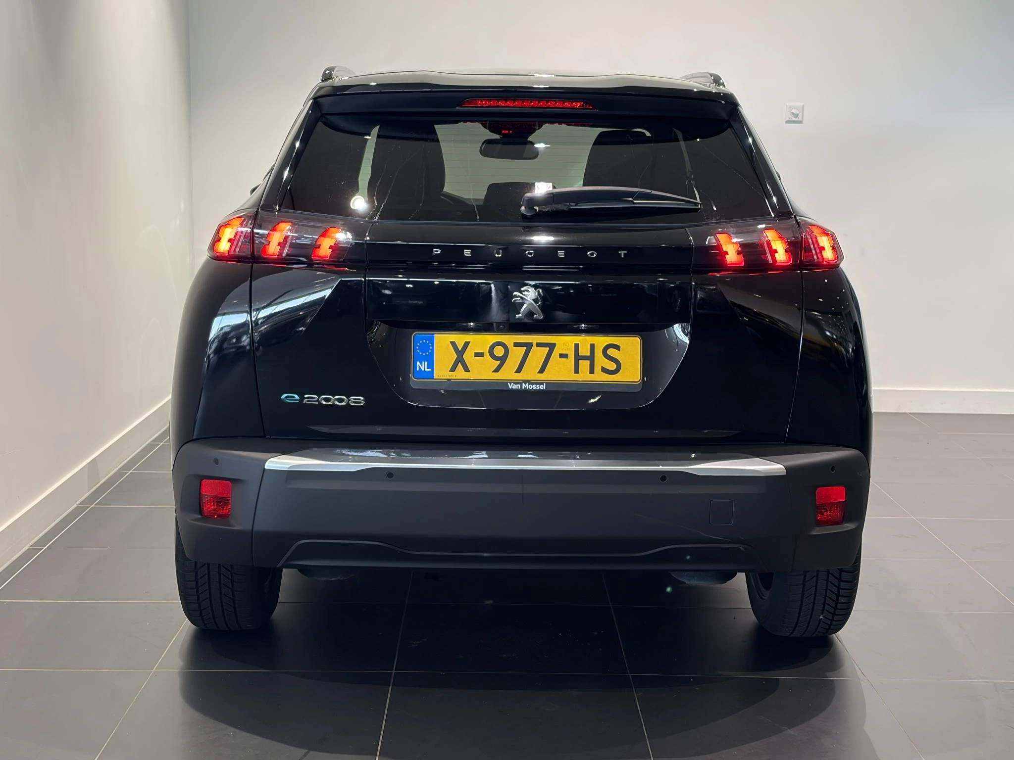 Peugeot-e-2008-image-5