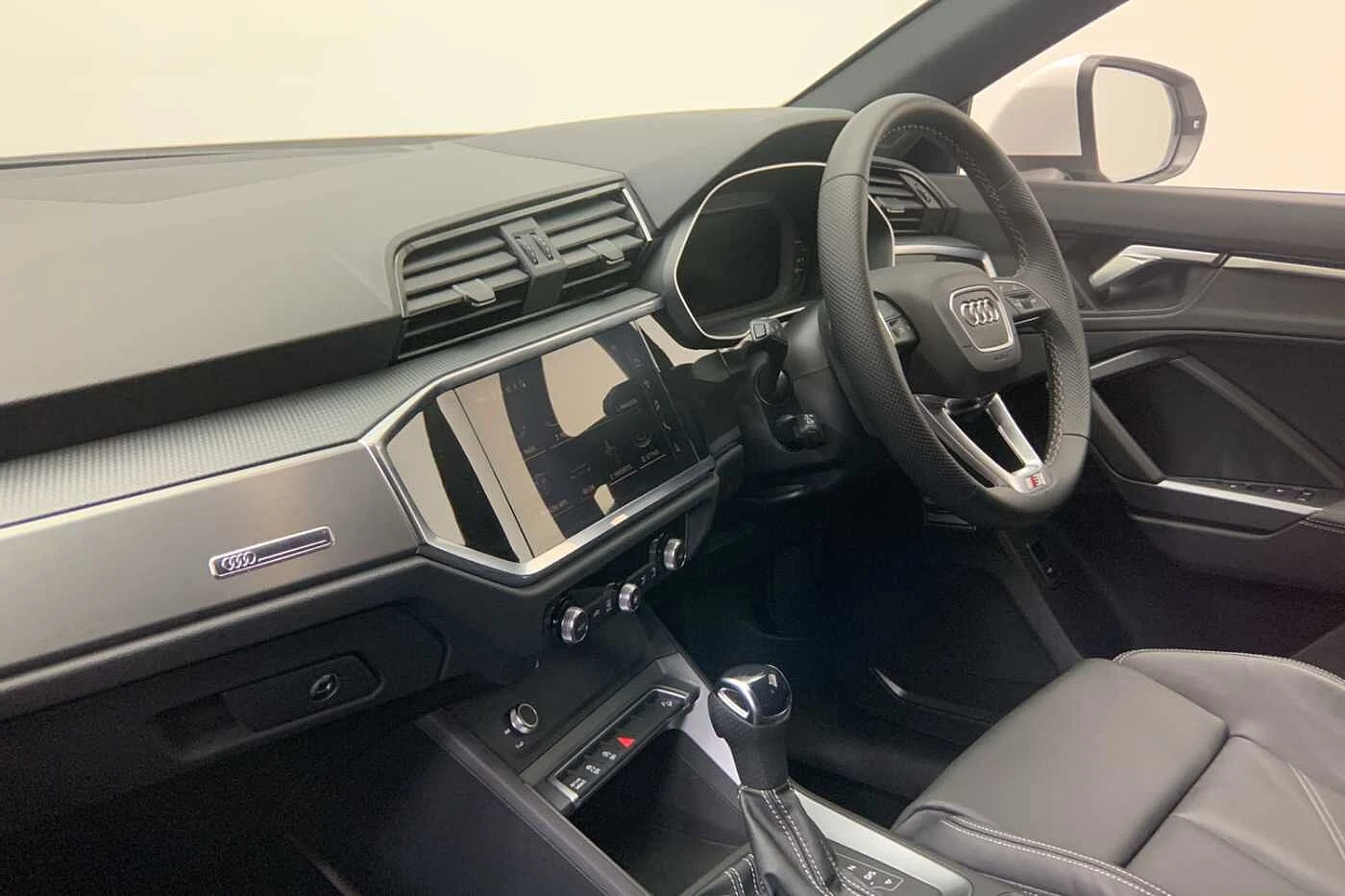 Audi-Q3-image-11