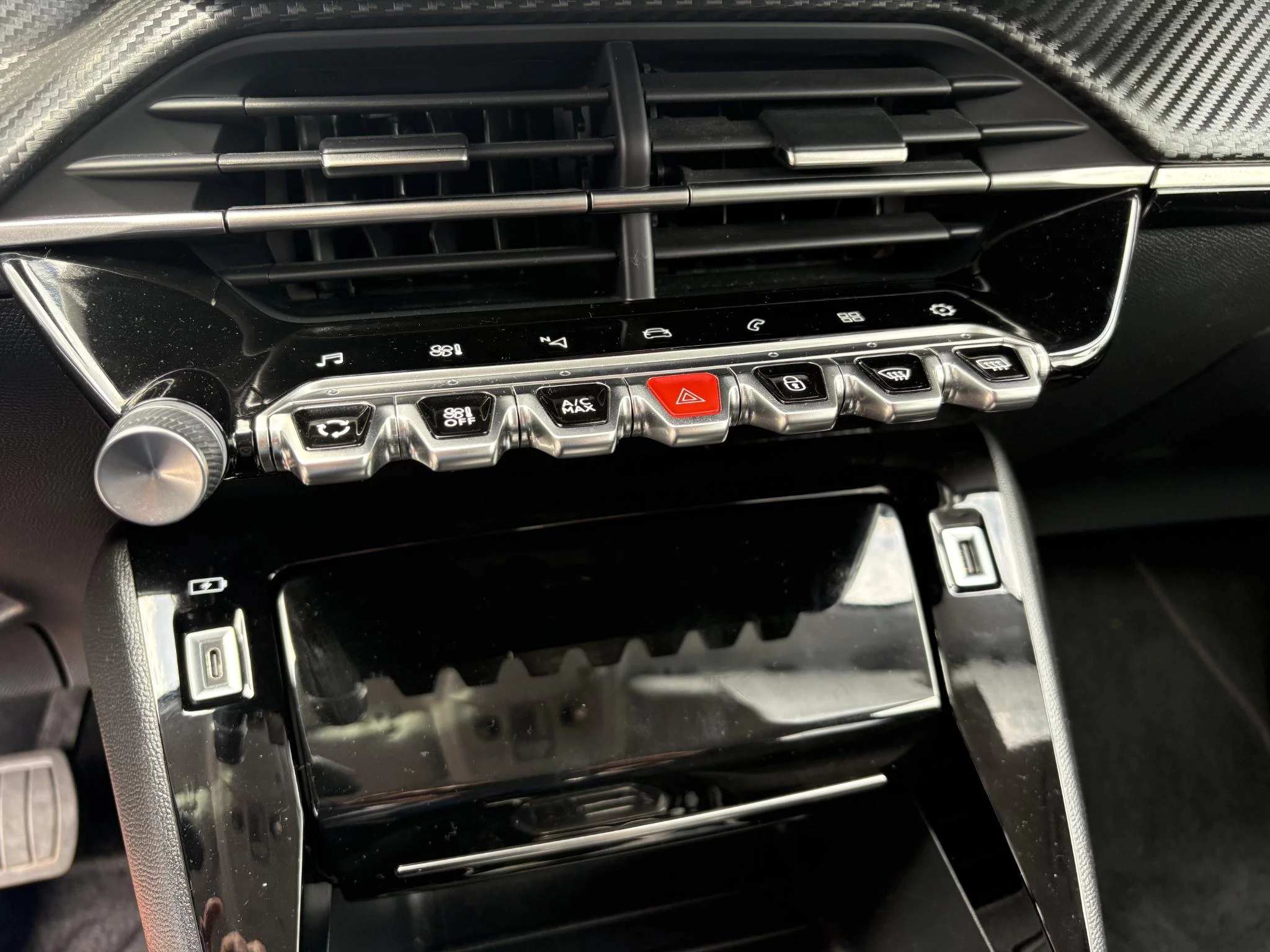 Peugeot-208-image-11