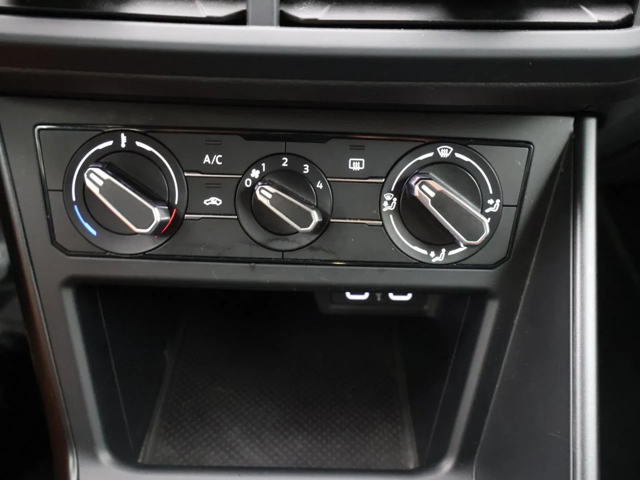 Volkswagen-Polo-image-17