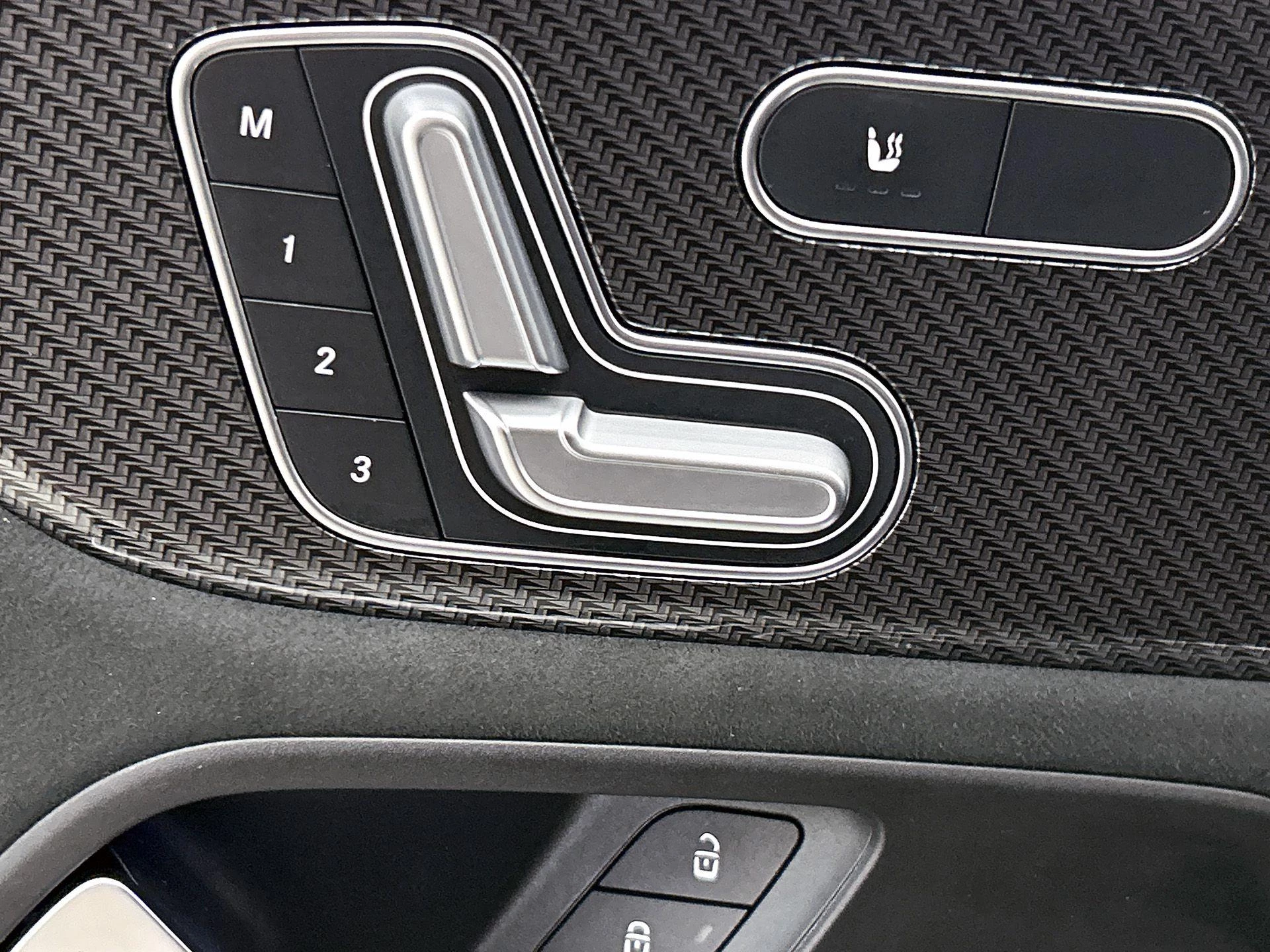 Mercedes-Benz-GLA-image-27