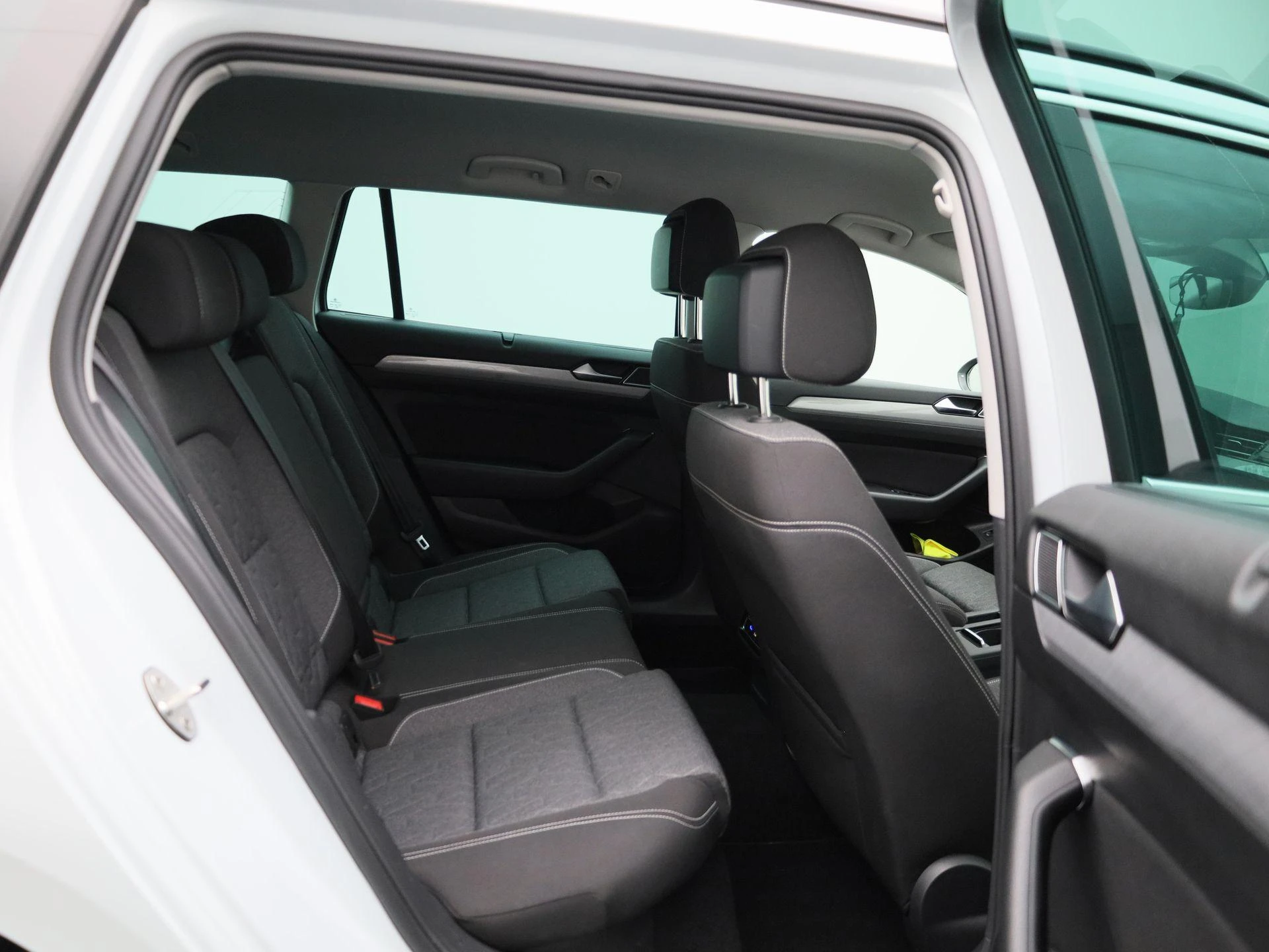 Volkswagen-Passat-image-38