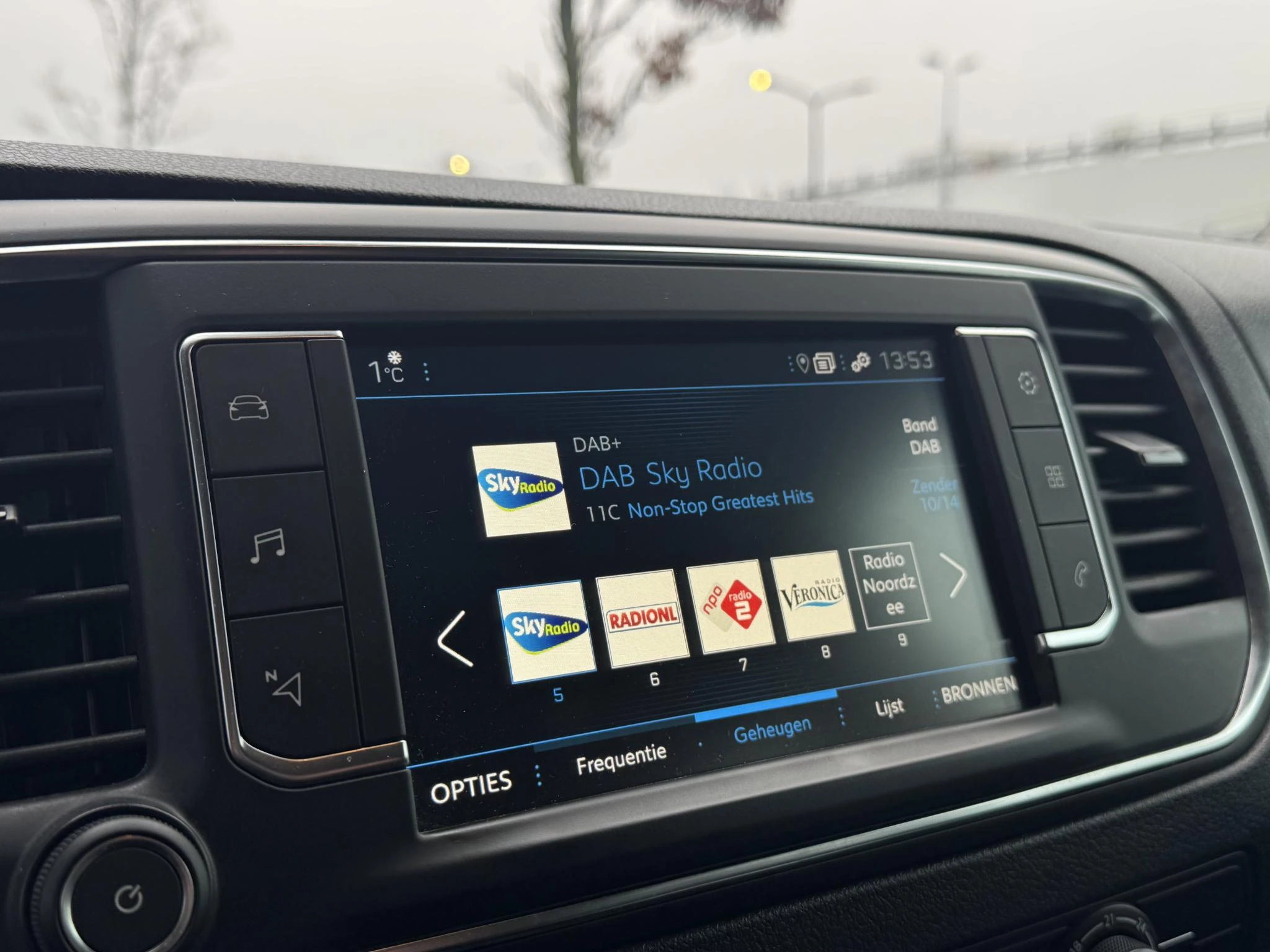 Peugeot-Expert-image-21