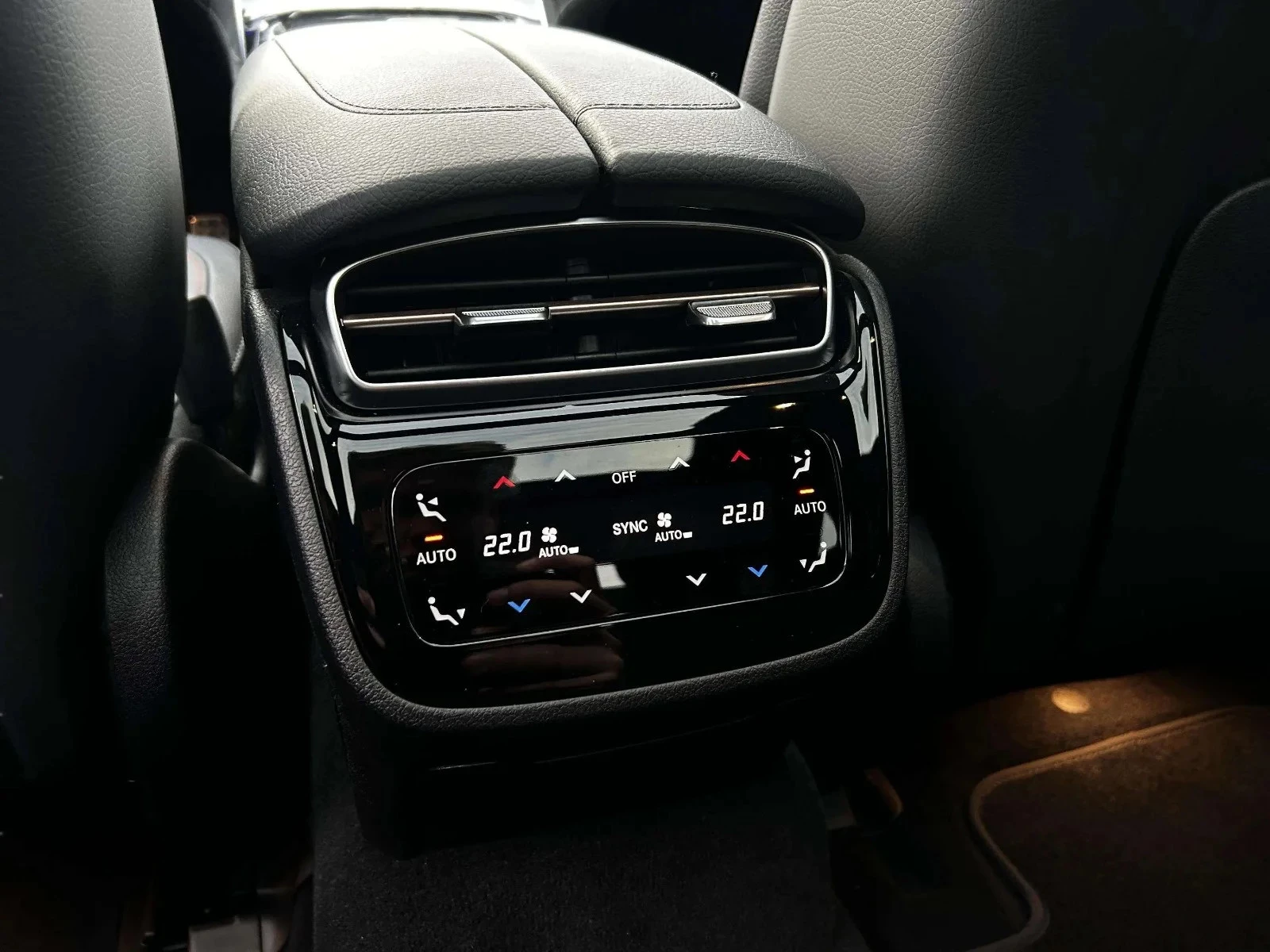 Mercedes-Benz-EQE-image-14