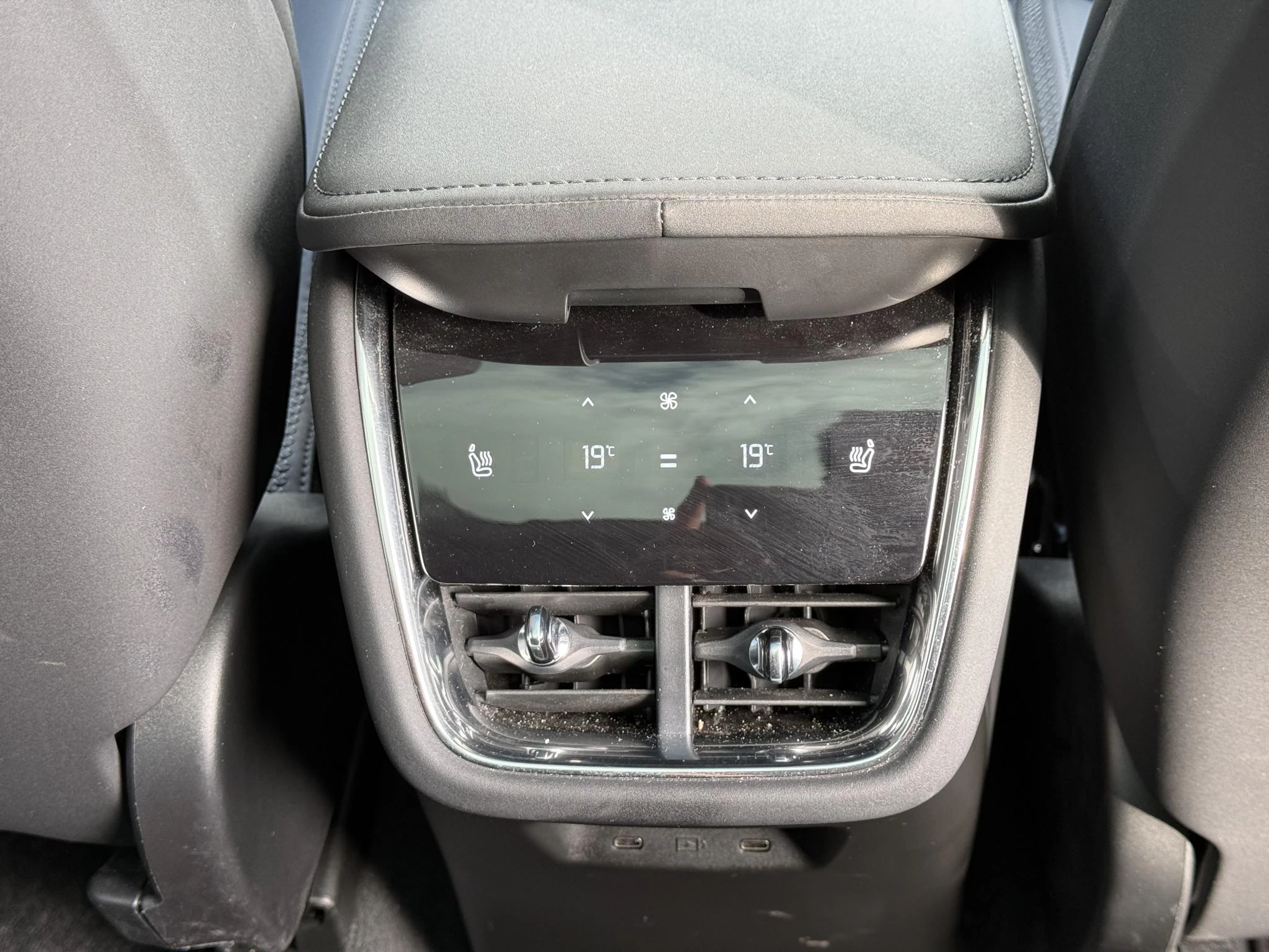 Volvo-EX90-image-14