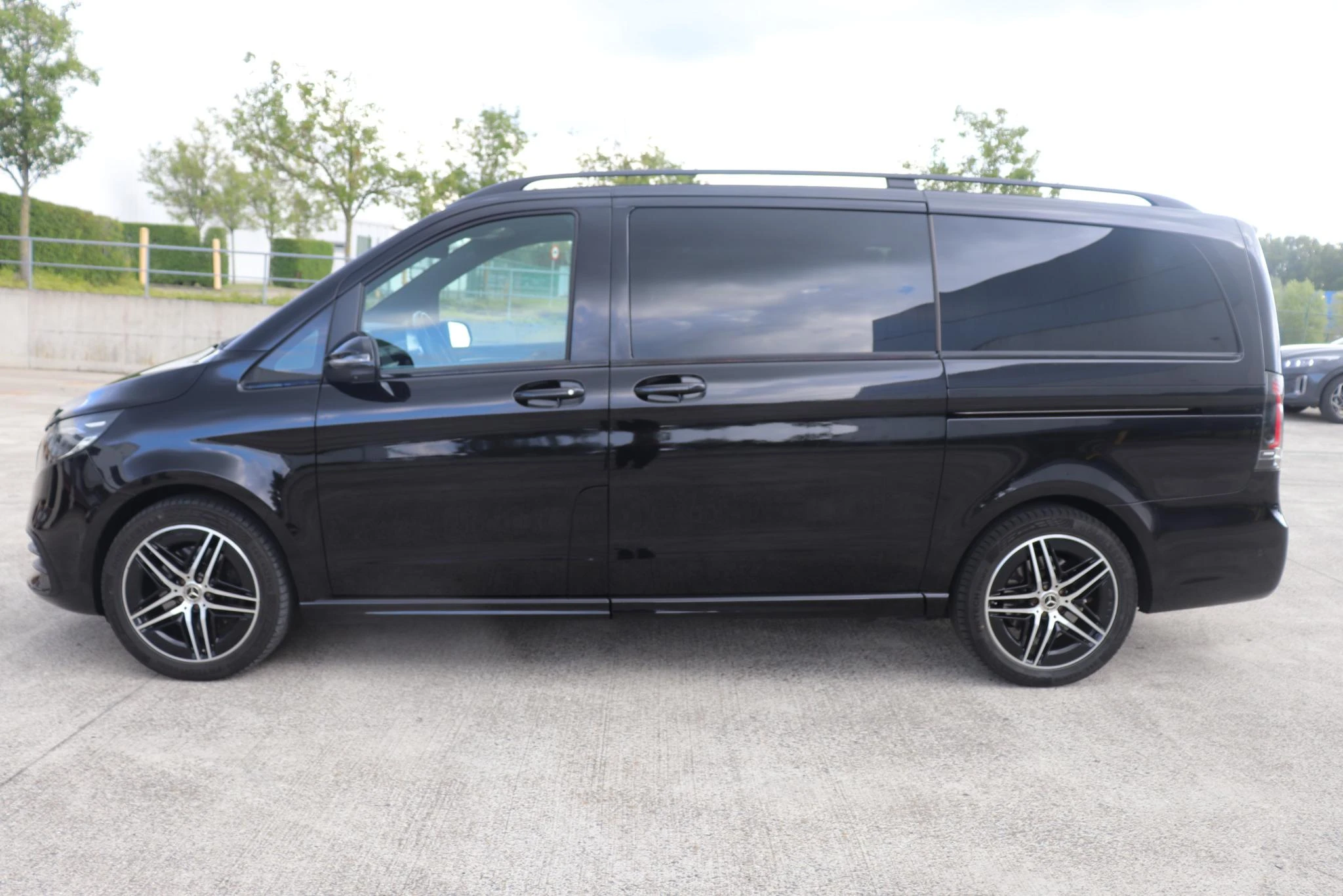 Mercedes-Benz-V-Klasse-image-1