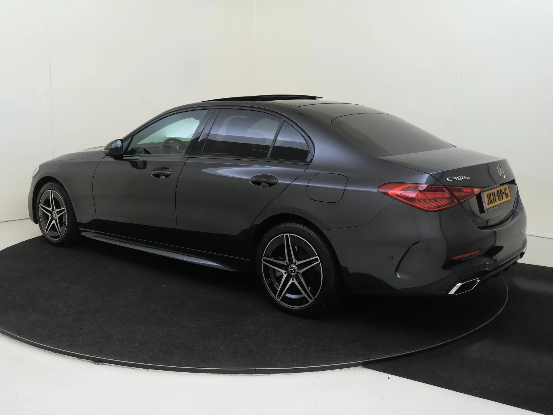 Mercedes-Benz-C-Klasse-image-2