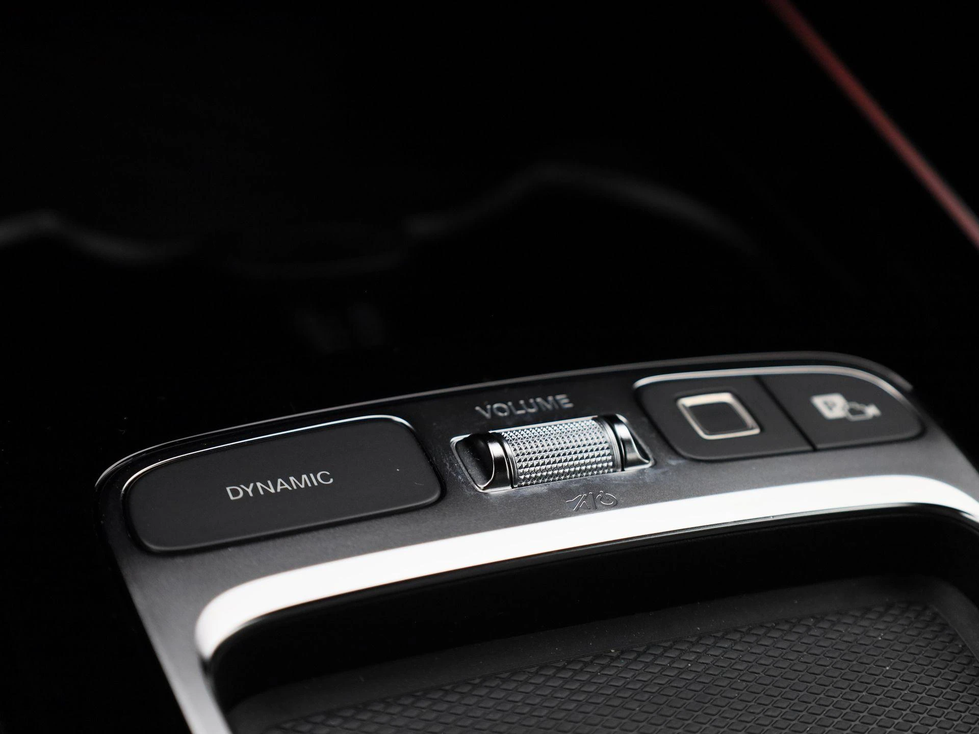 Mercedes-Benz-GLB-image-23