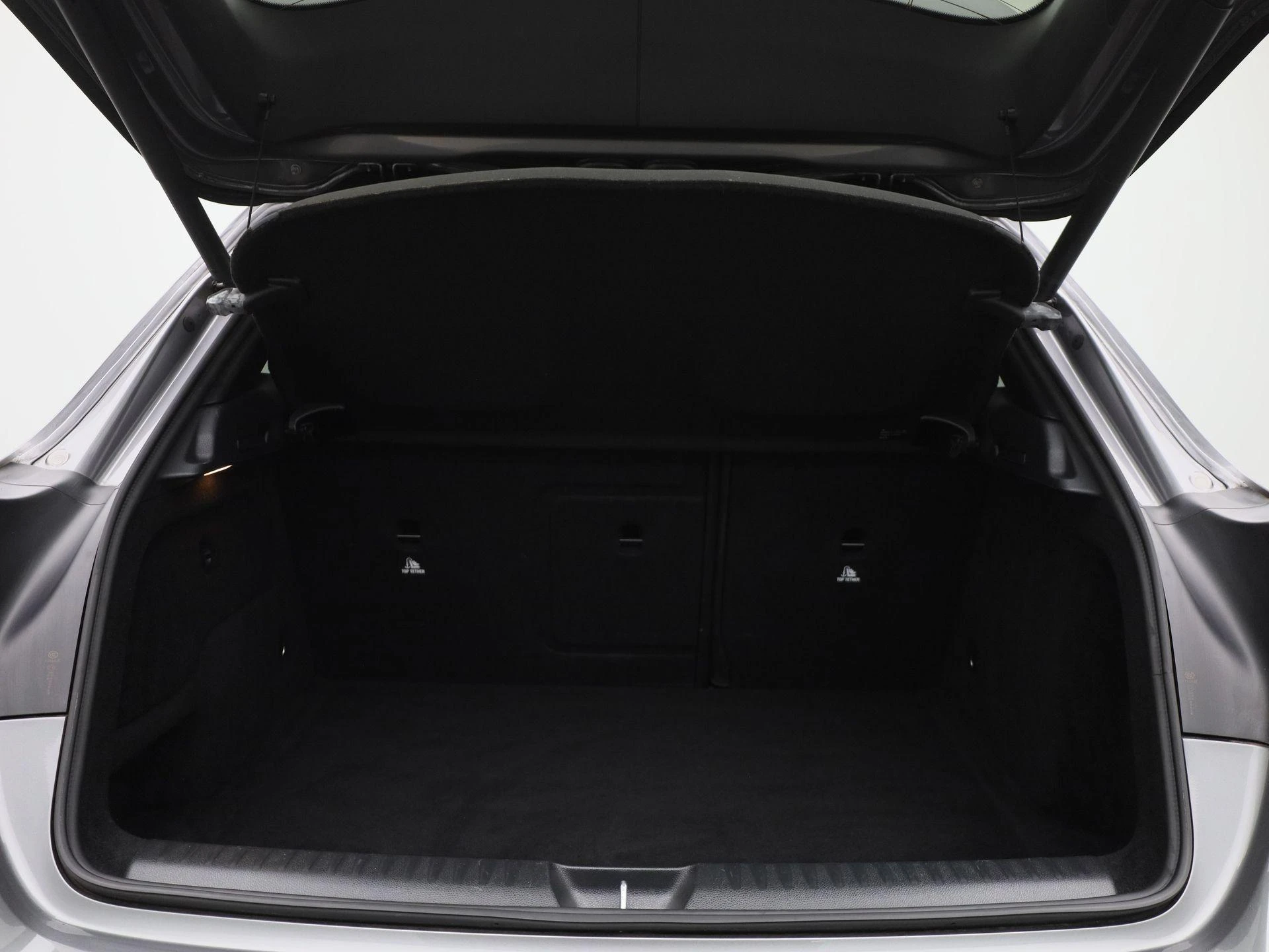 Mercedes-Benz-GLA-image-13