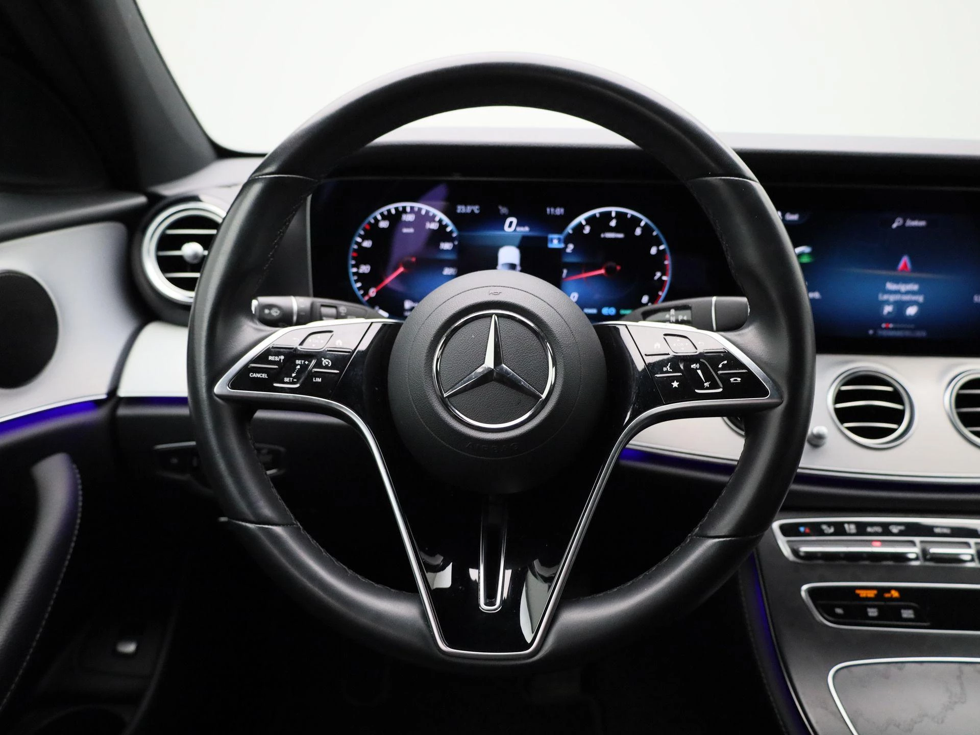 Mercedes-Benz-E-Klasse-image-6