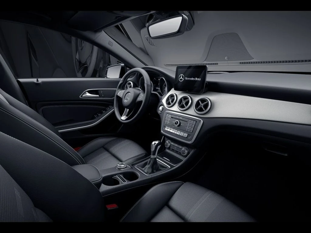 Mercedes-Benz-CLA 180-image-8