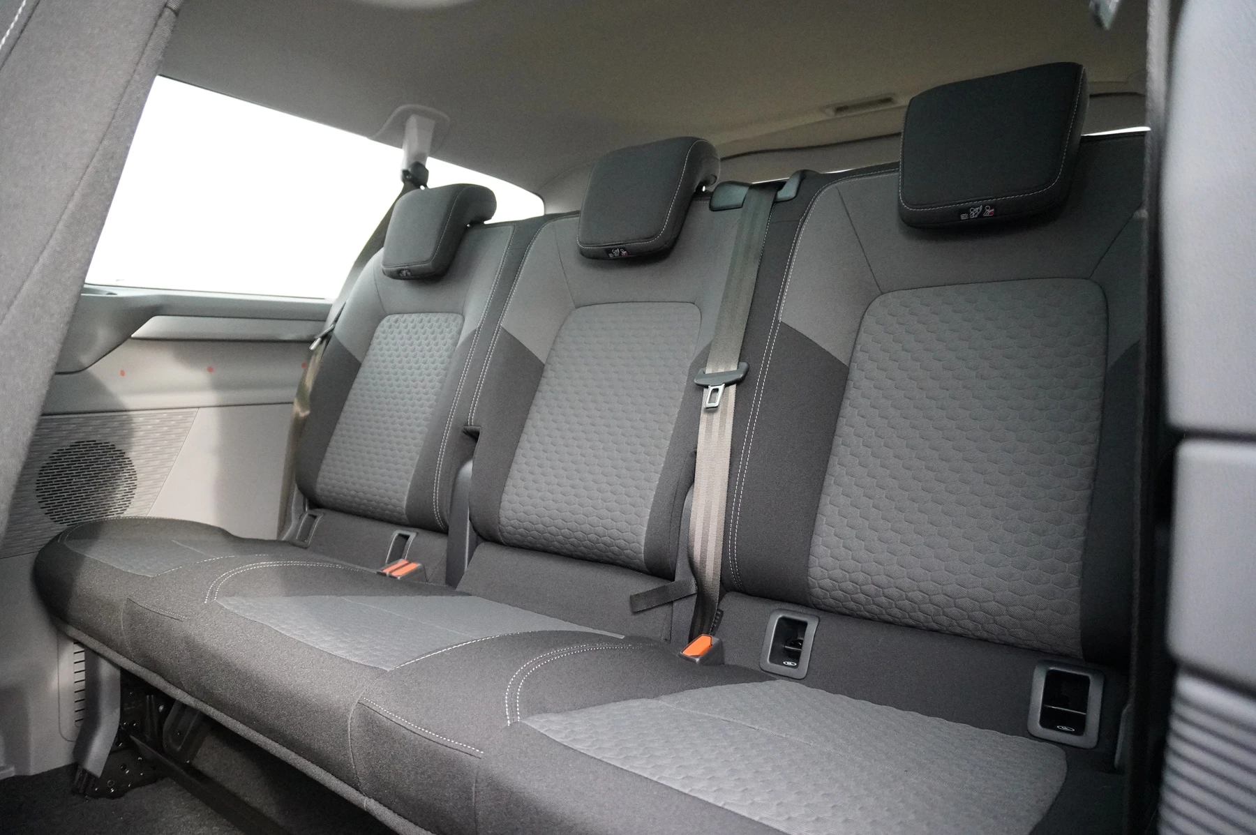 Volkswagen-Transporter-image-9