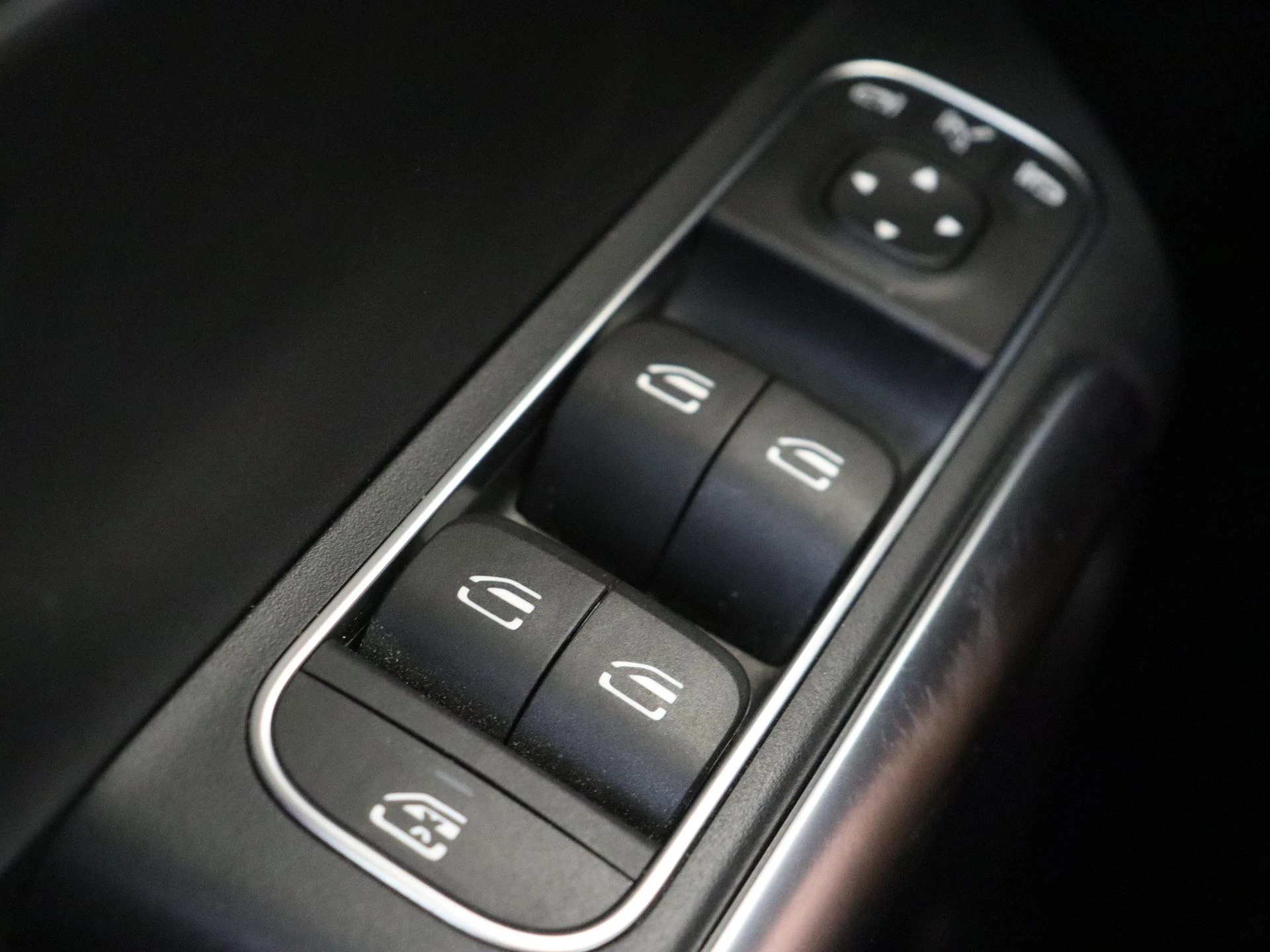 Mercedes-Benz-EQA-image-30