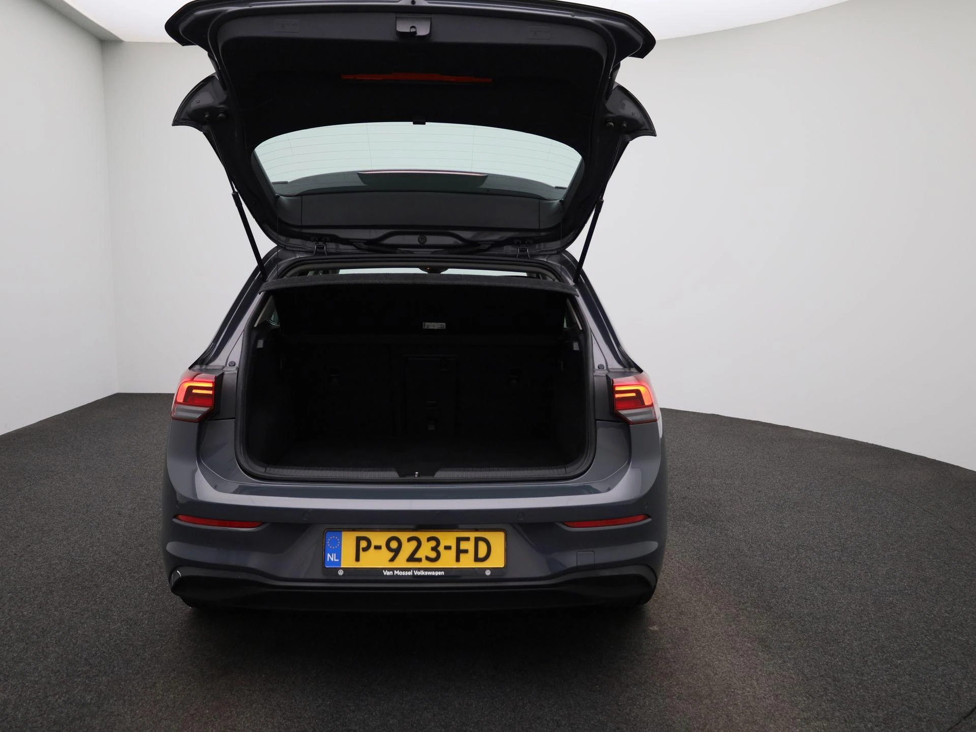 Volkswagen-Golf-image-10