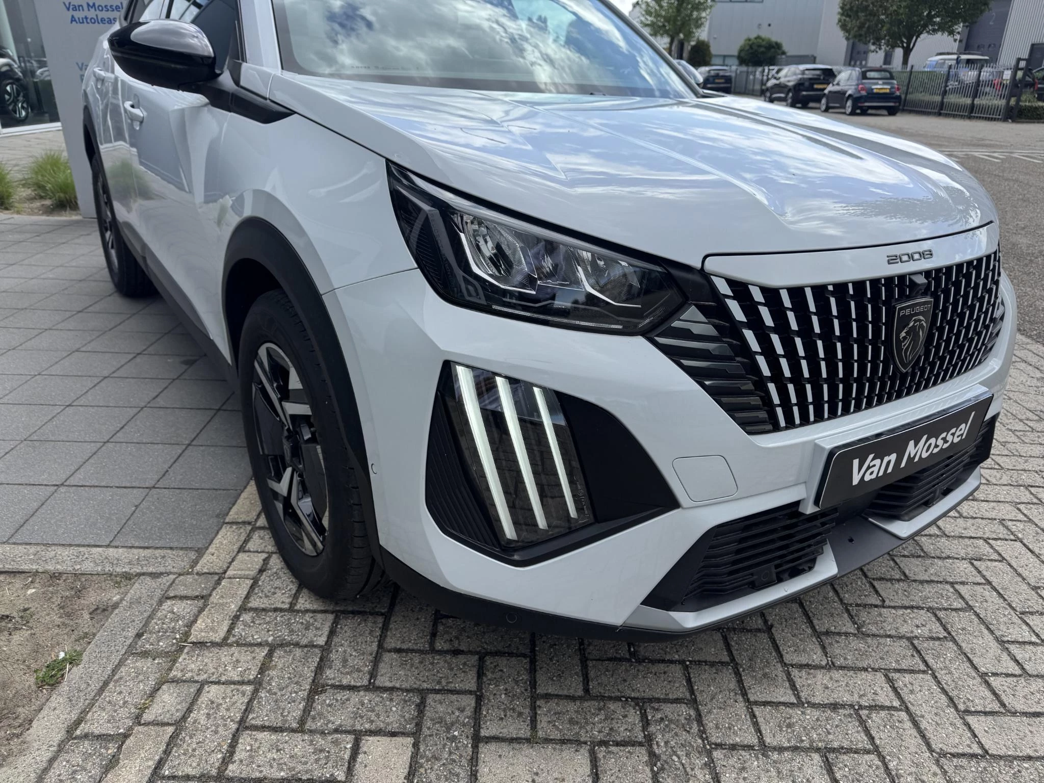 Peugeot 2008 1.2 Hybrid 145 Allure