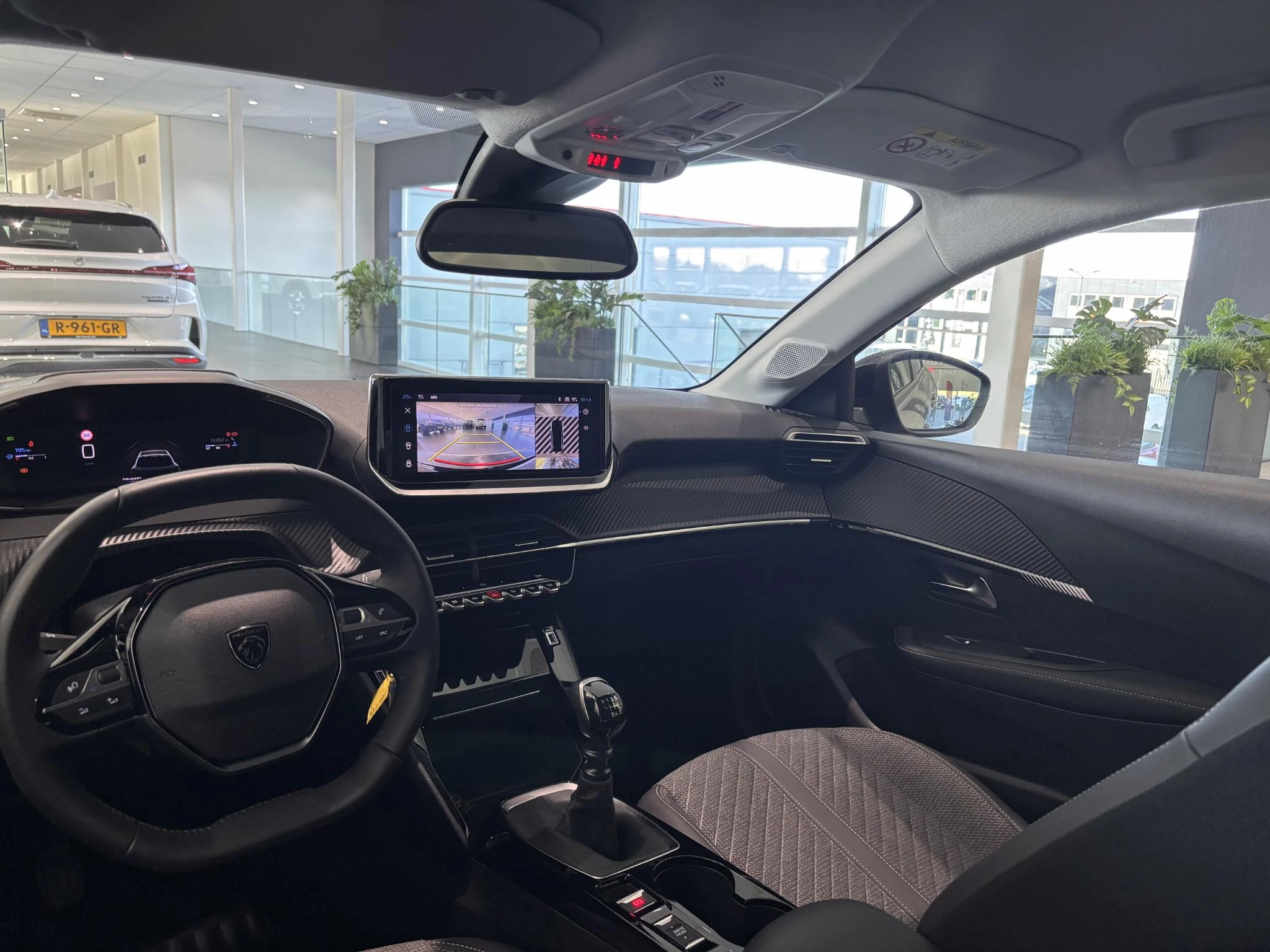 Peugeot-208-image-13