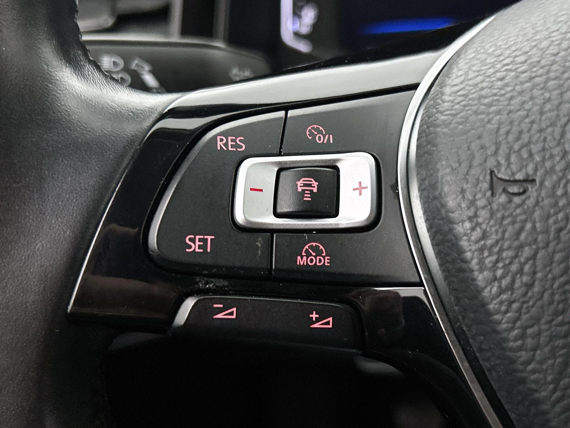 Volkswagen-Polo-image-5