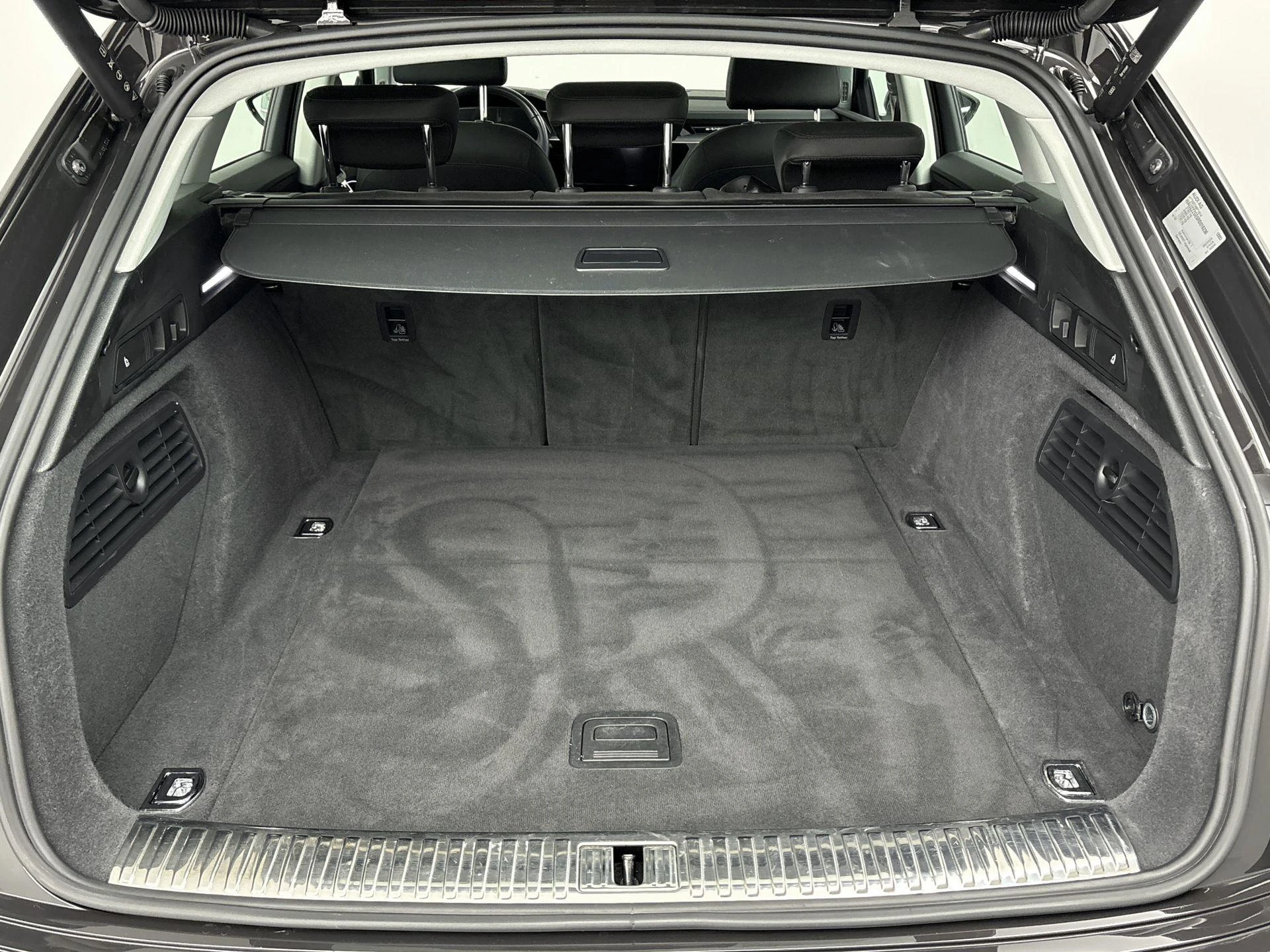 Audi-Q8 e-tron-image-21