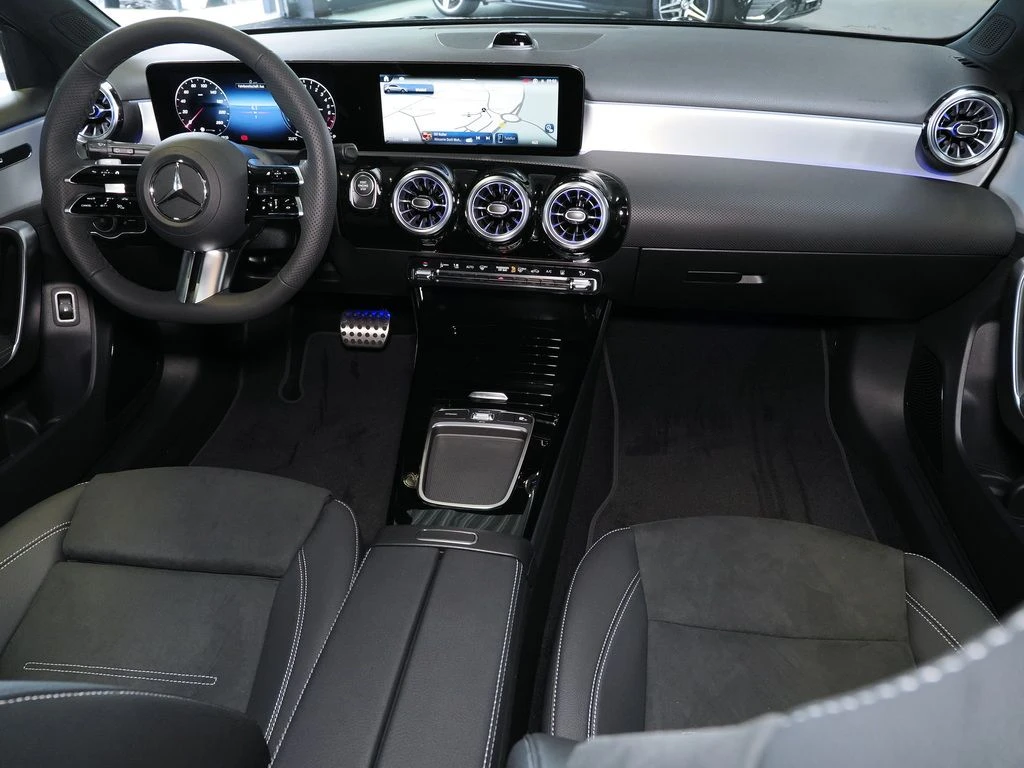 Mercedes-Benz-A-Klasse 250 e-image-9