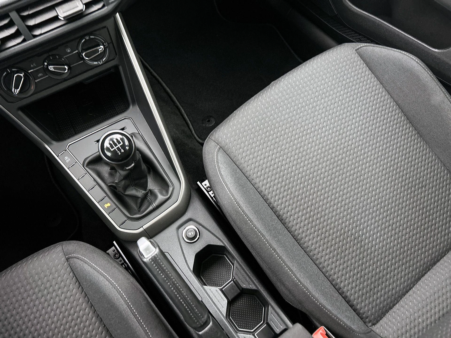 Volkswagen-Polo-image-19