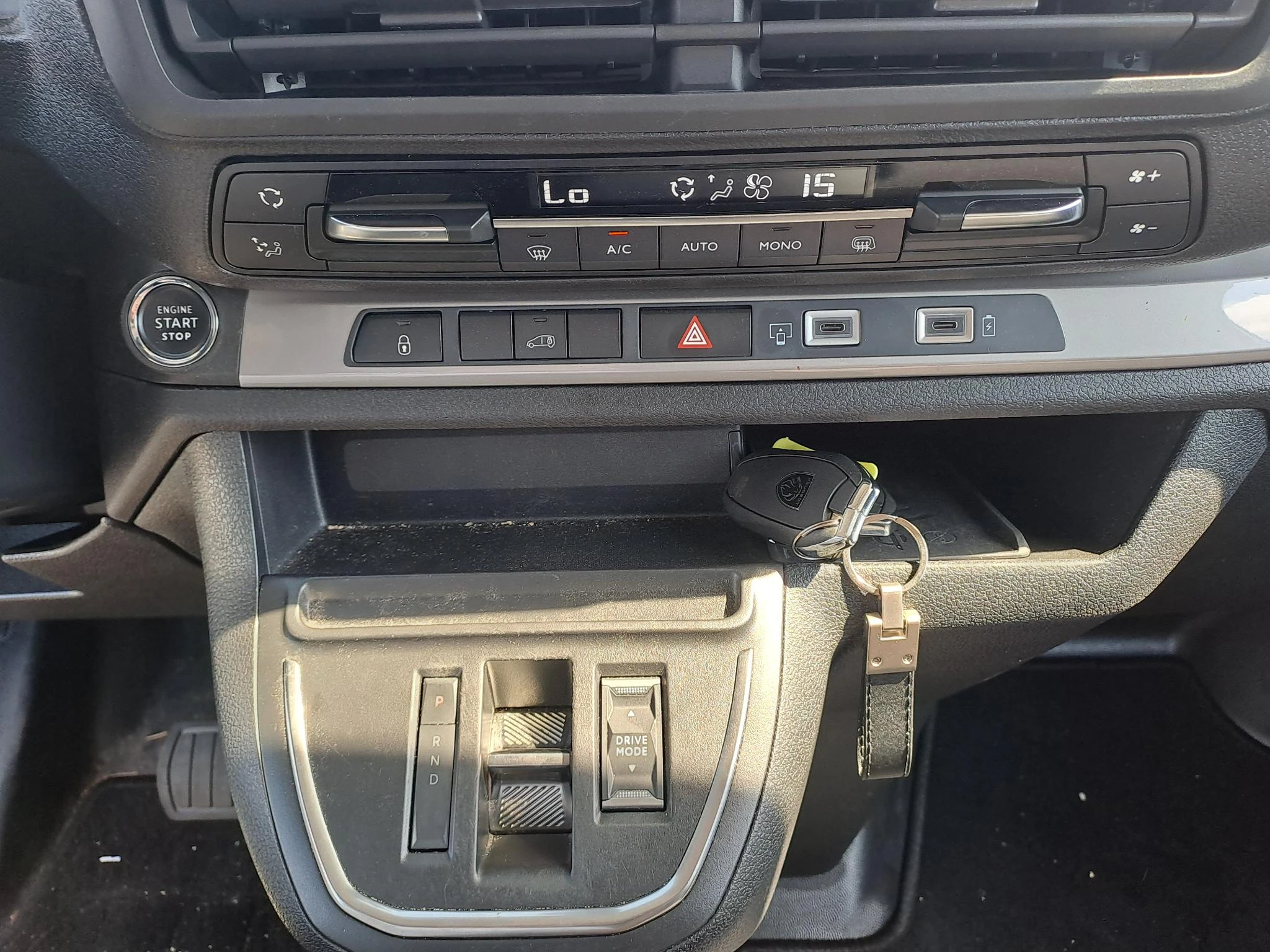 Peugeot-e-Expert-image-17