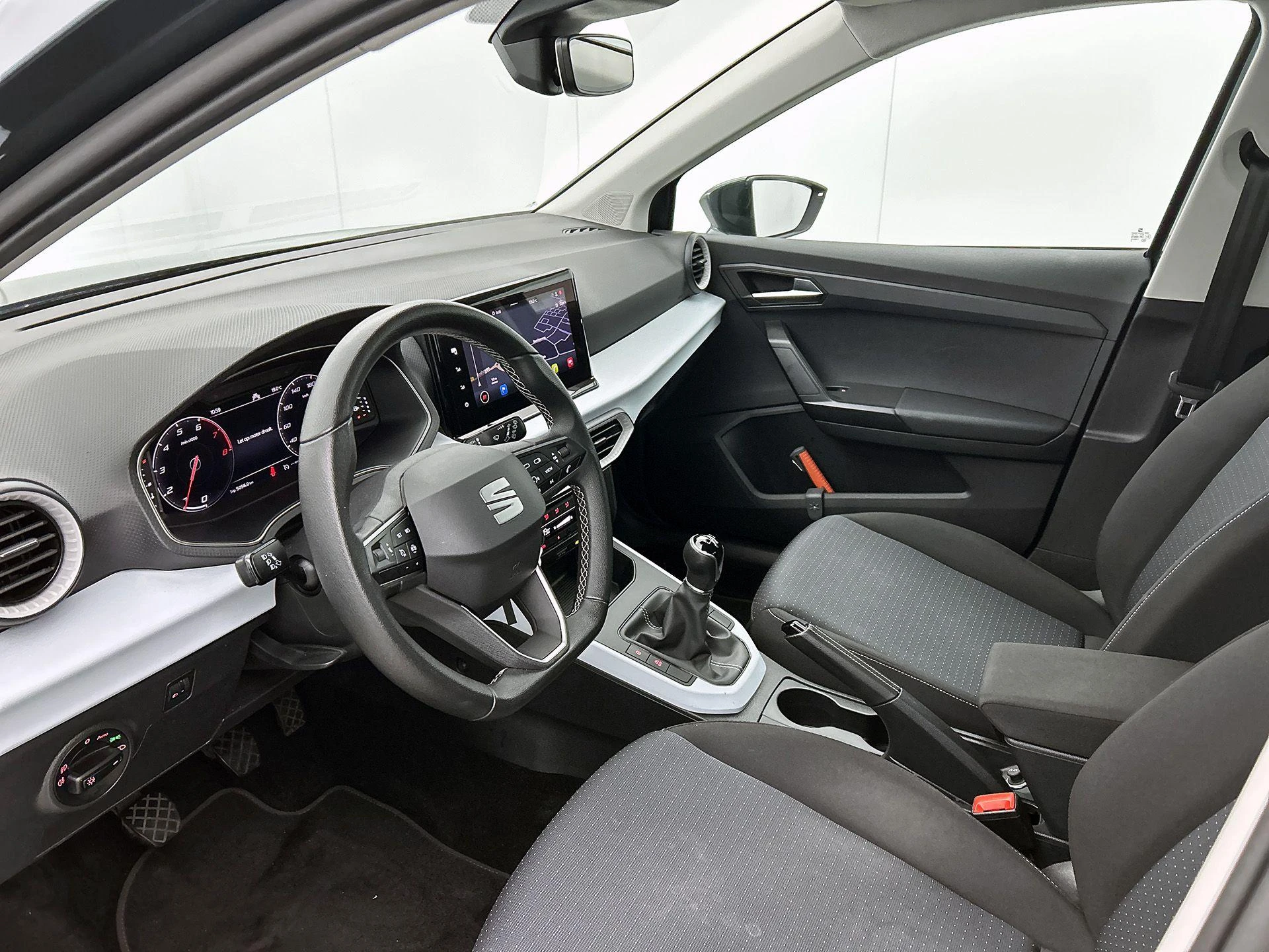 SEAT-Arona-image-14