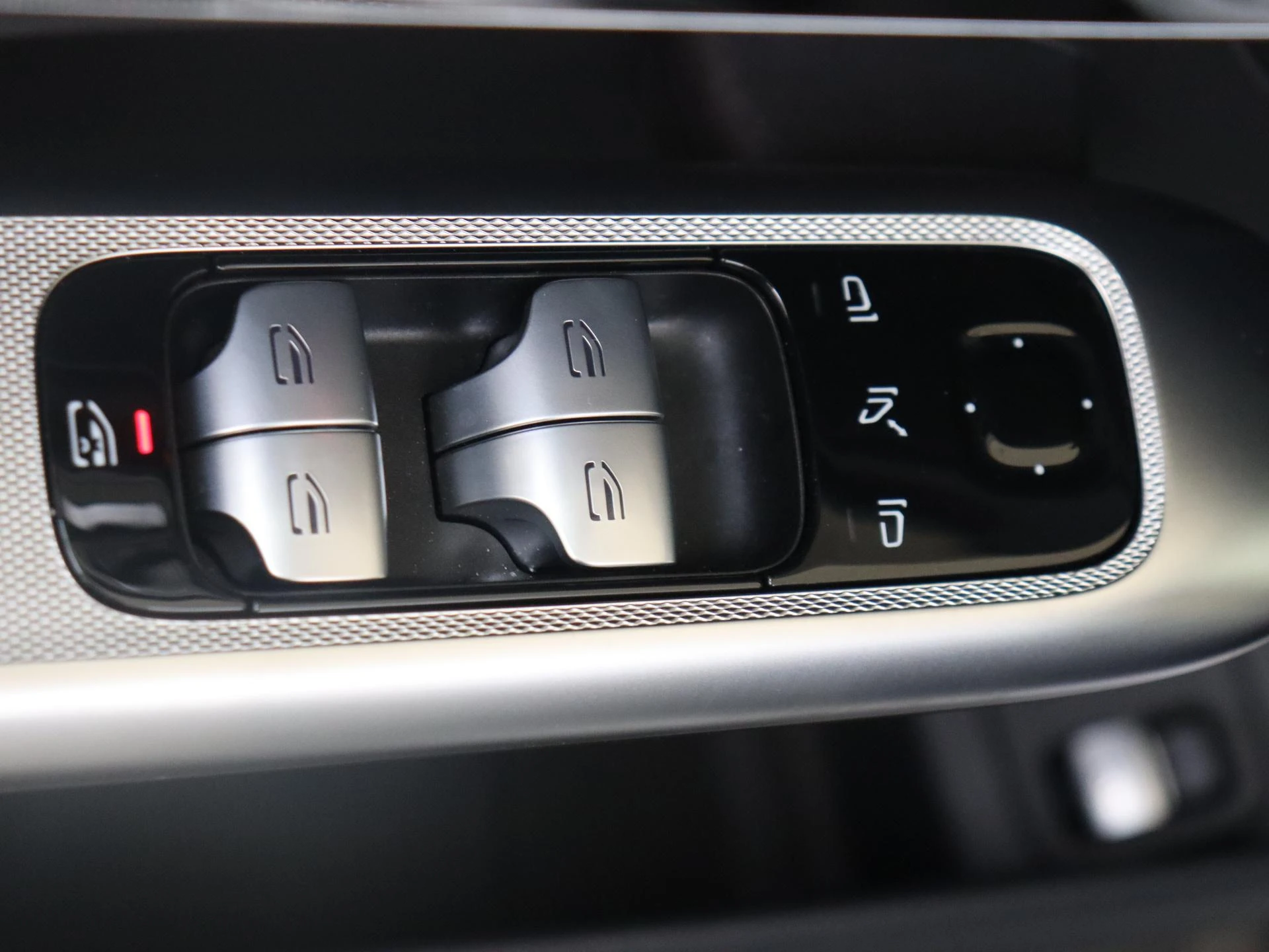 Mercedes-Benz-GLC-image-26