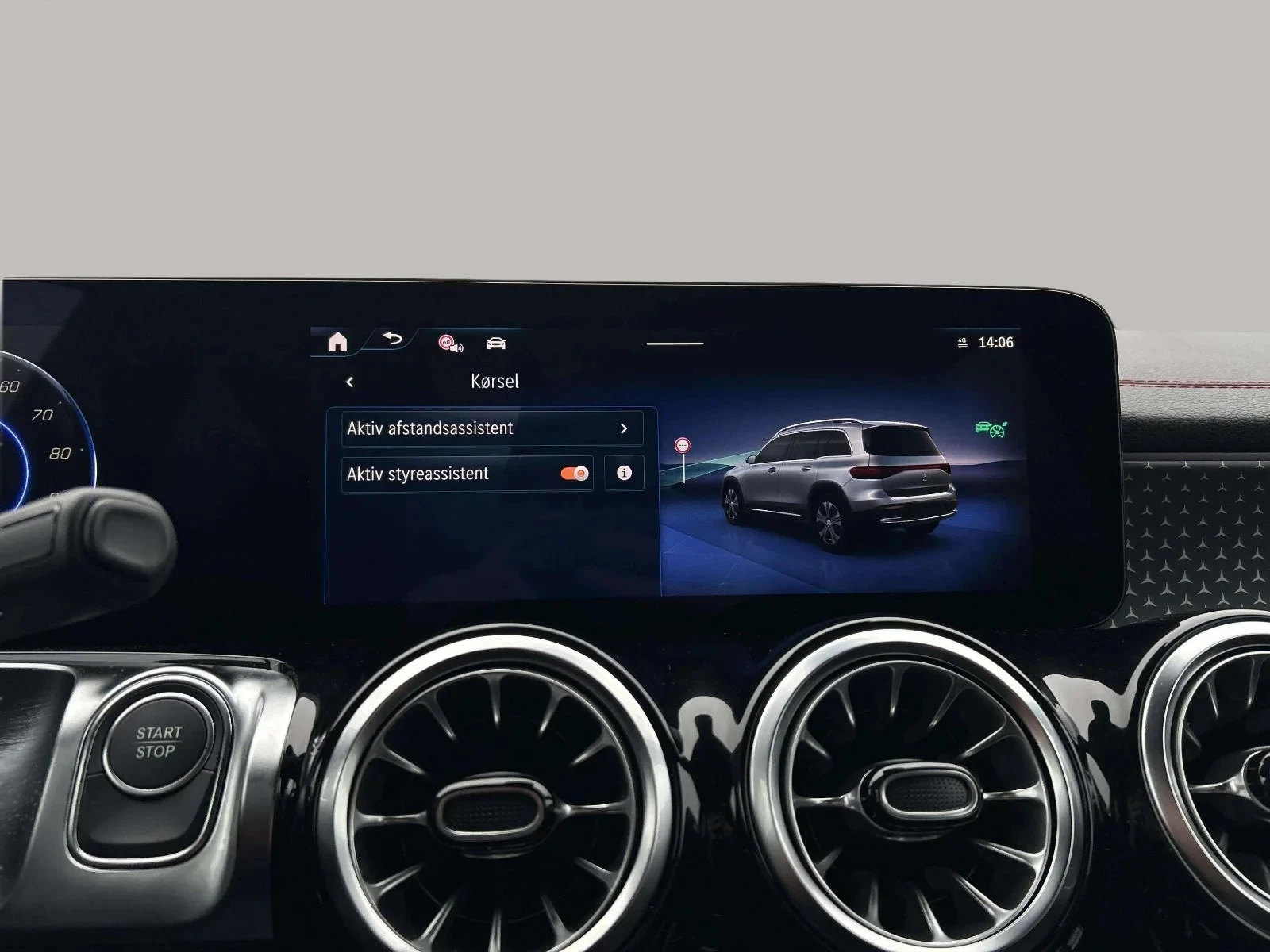 Mercedes-Benz-EQB-image-19