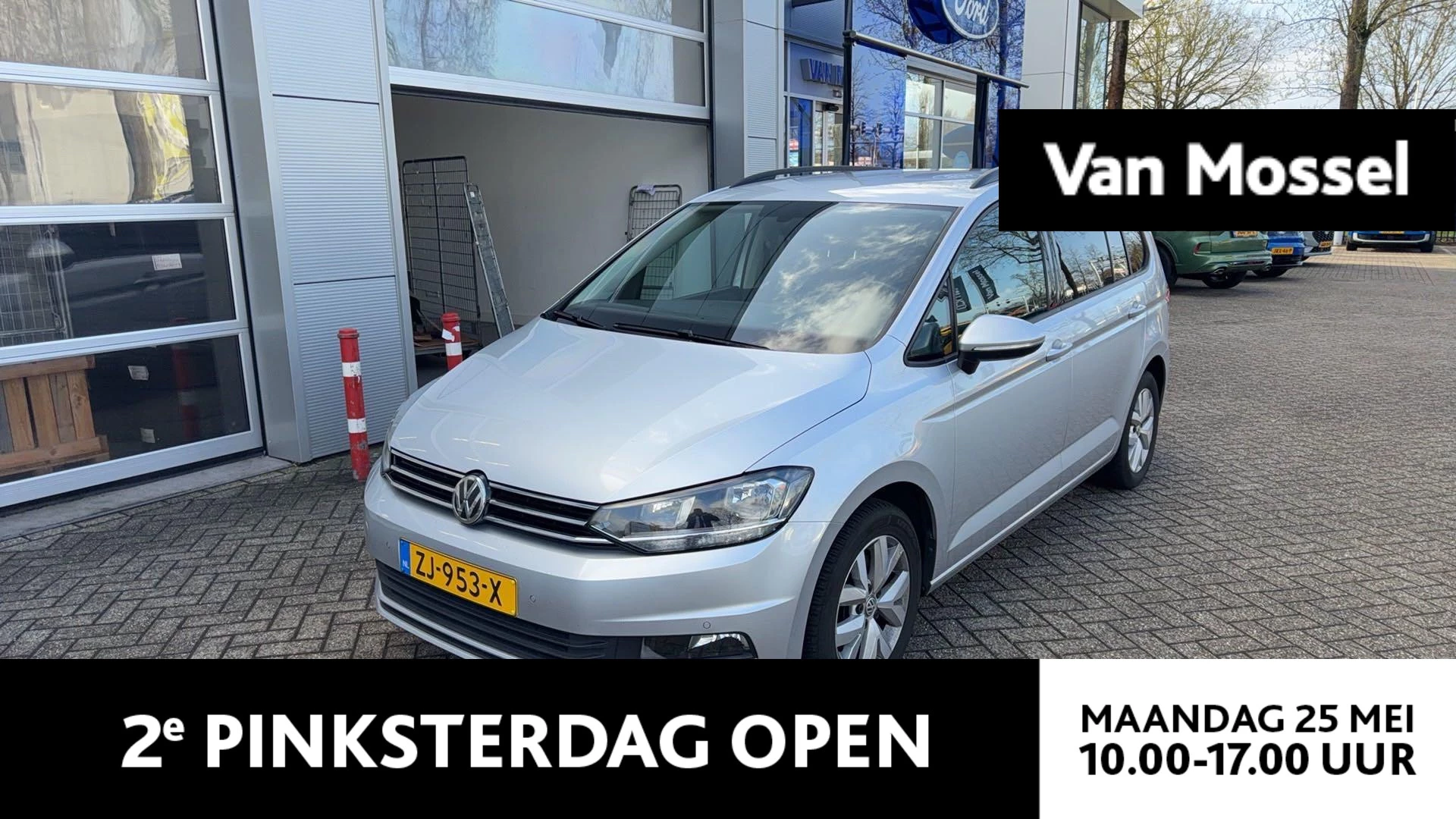 Volkswagen-Touran-image-0